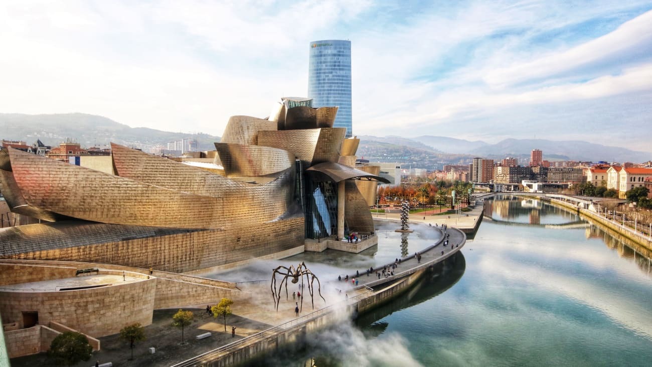 Chính quyền TP. Bilbao (Tây Ban Nha) luôn tự hào là nơi thiết kế lại cuộc sống tốt đẹp của châu Âu, nhấn mạnh tiêu chí đô thị thân thiện với người đi bộ hàng đầu thế giới. Hiện nay 66% người dân thành phố đi bộ, số còn lại chủ yếu đi xe đạp và sử dụng giao thông công cộng.