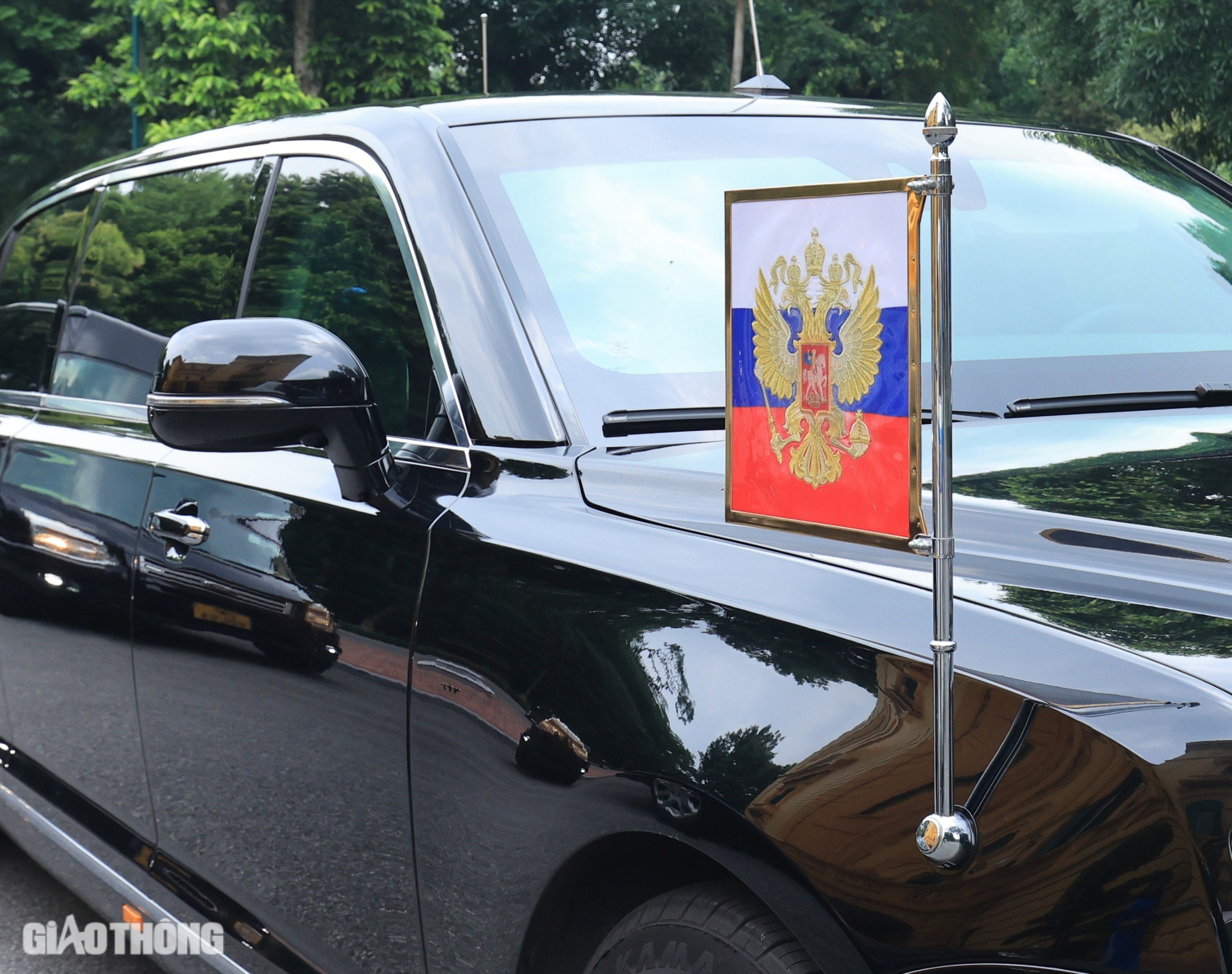 Cận cảnh siêu xe "Điện Kremlin di động" của Tổng thống Nga Putin- Ảnh 8.