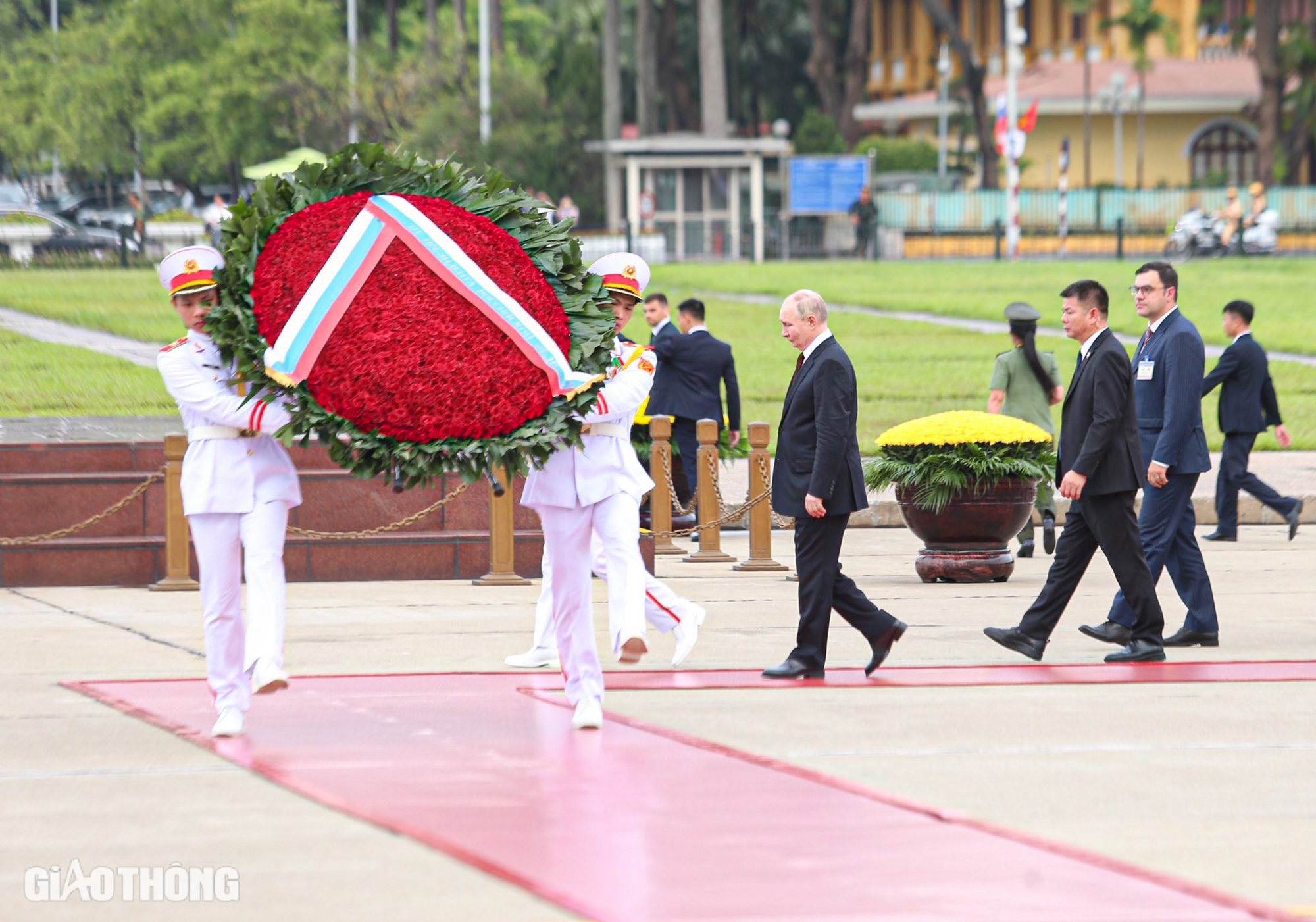 Tổng thống Nga đặt vòng hoa, viếng Chủ tịch Hồ Chí Minh và Anh hùng liệt sĩ- Ảnh 1.