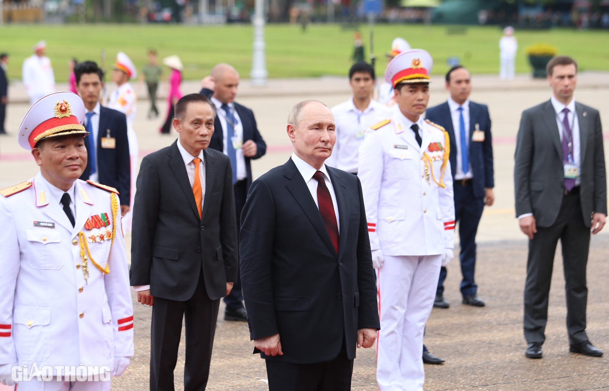 Tổng thống Nga đặt vòng hoa, viếng Chủ tịch Hồ Chí Minh và Anh hùng liệt sĩ- Ảnh 2.