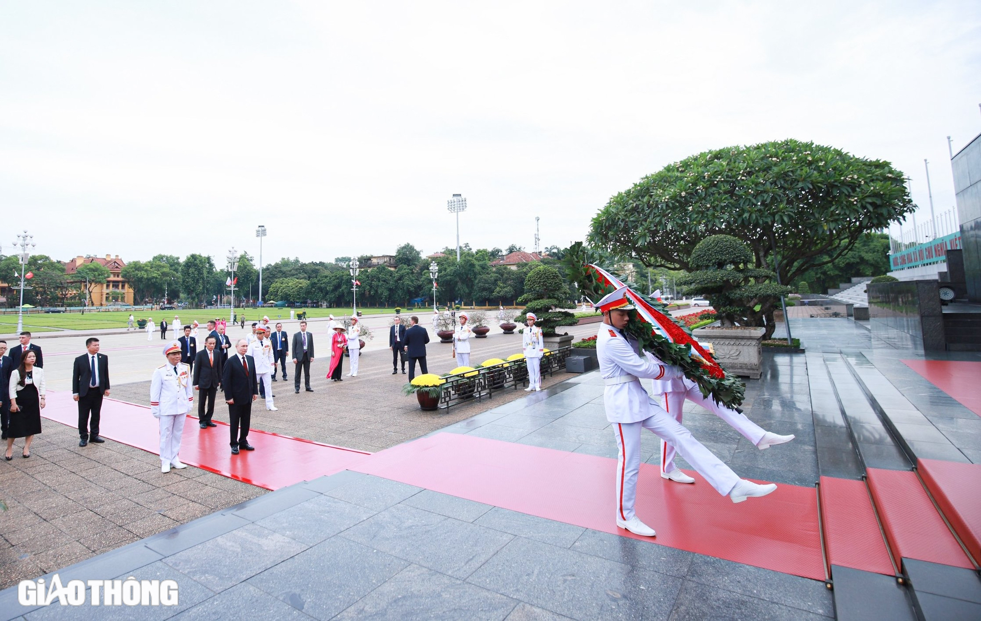 Tổng thống Nga đặt vòng hoa, viếng Chủ tịch Hồ Chí Minh và Anh hùng liệt sĩ- Ảnh 3.