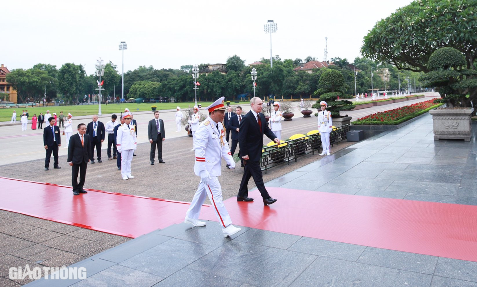 Tổng thống Nga đặt vòng hoa, viếng Chủ tịch Hồ Chí Minh và Anh hùng liệt sĩ- Ảnh 4.