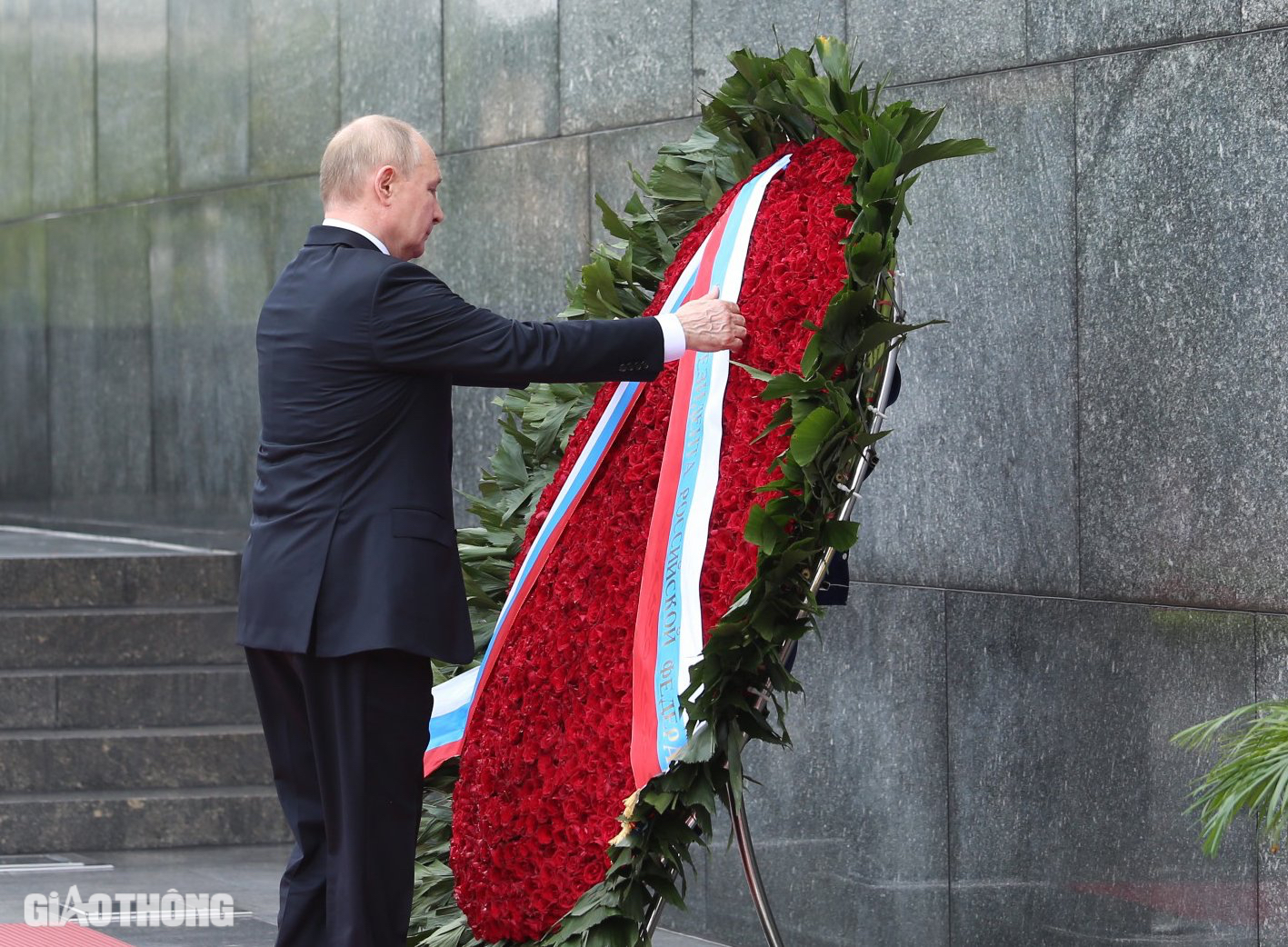 Tổng thống Nga đặt vòng hoa, viếng Chủ tịch Hồ Chí Minh và Anh hùng liệt sĩ- Ảnh 5.