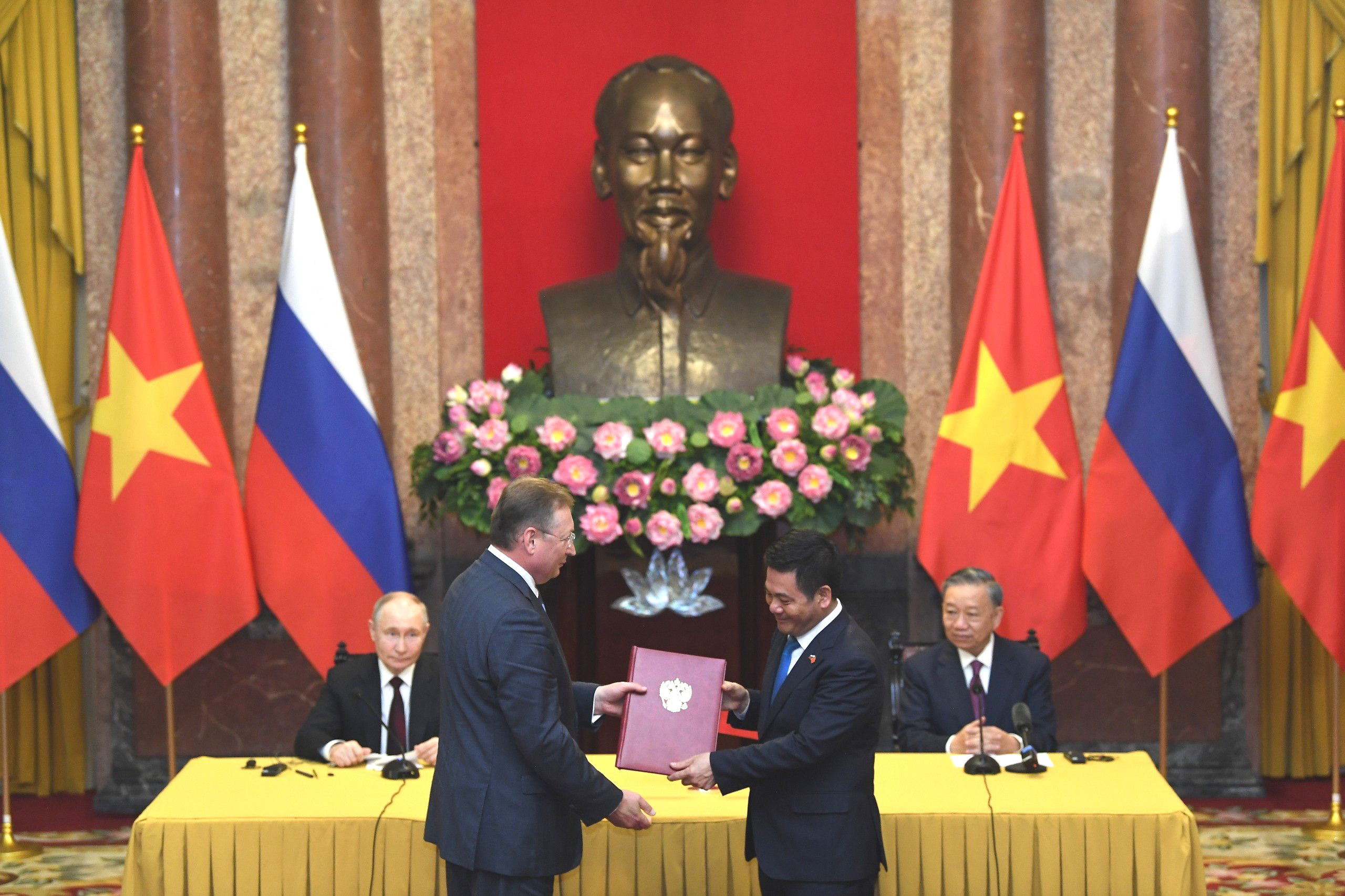 Chi tiết 11 văn kiện Việt Nam và Nga vừa ký kết - Ảnh 1.
