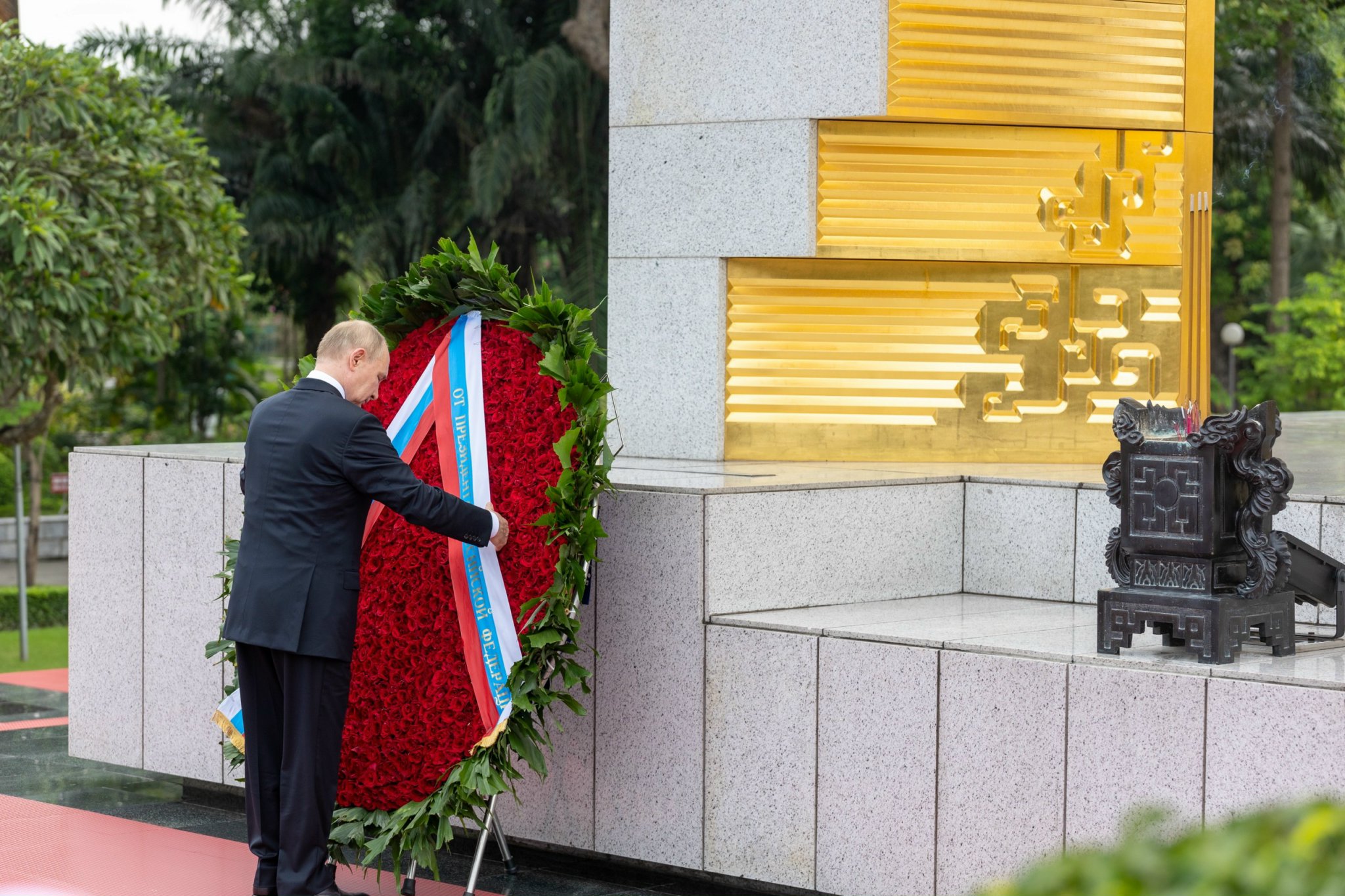Tổng thống Nga đặt vòng hoa, viếng Chủ tịch Hồ Chí Minh và Anh hùng liệt sĩ- Ảnh 10.