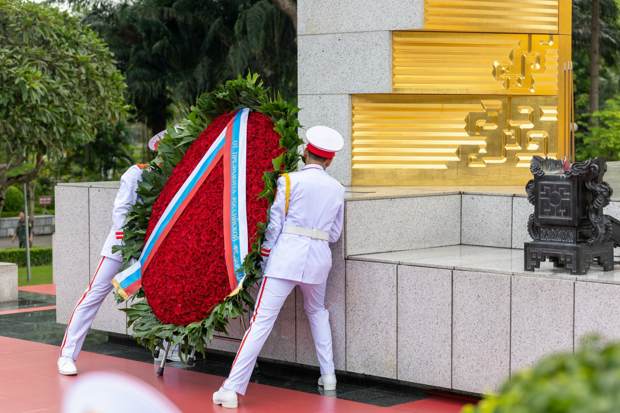 Tổng thống Nga đặt vòng hoa, viếng Chủ tịch Hồ Chí Minh và Anh hùng liệt sĩ- Ảnh 8.