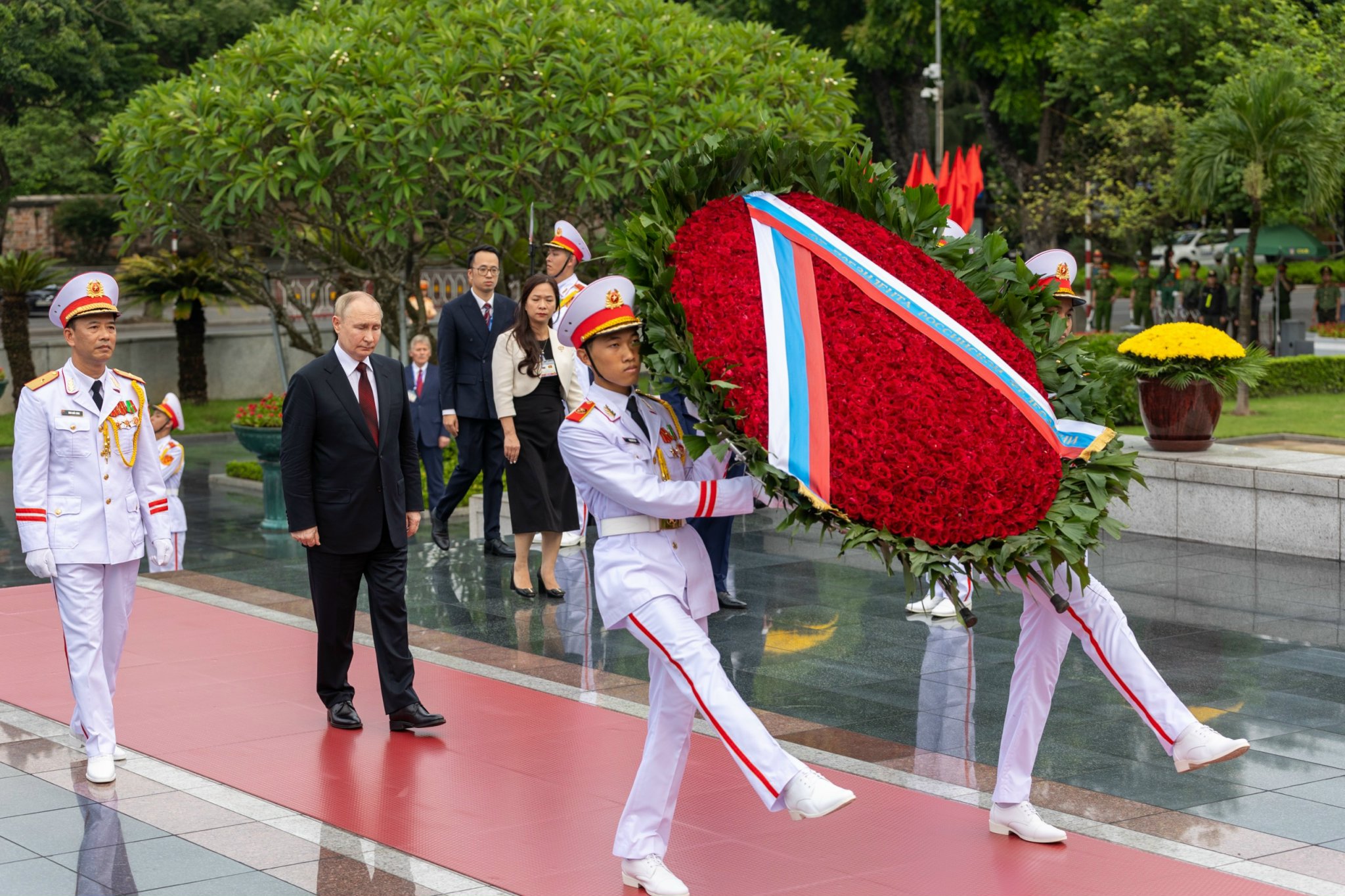 Tổng thống Nga đặt vòng hoa, viếng Chủ tịch Hồ Chí Minh và Anh hùng liệt sĩ- Ảnh 7.