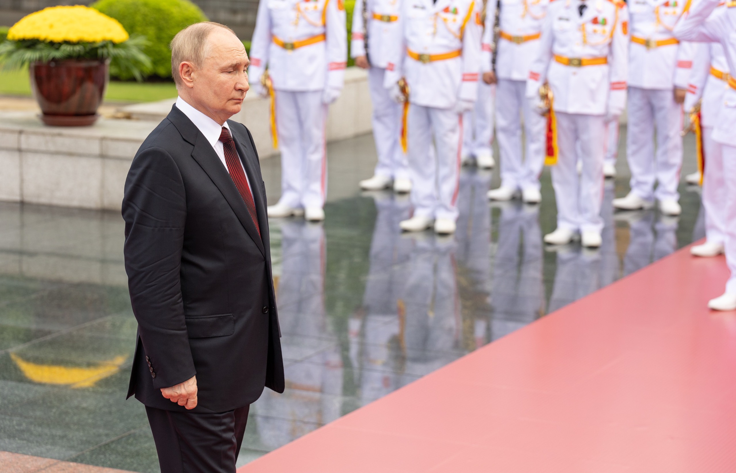 Tổng thống Nga đặt vòng hoa, viếng Chủ tịch Hồ Chí Minh và Anh hùng liệt sĩ- Ảnh 9.