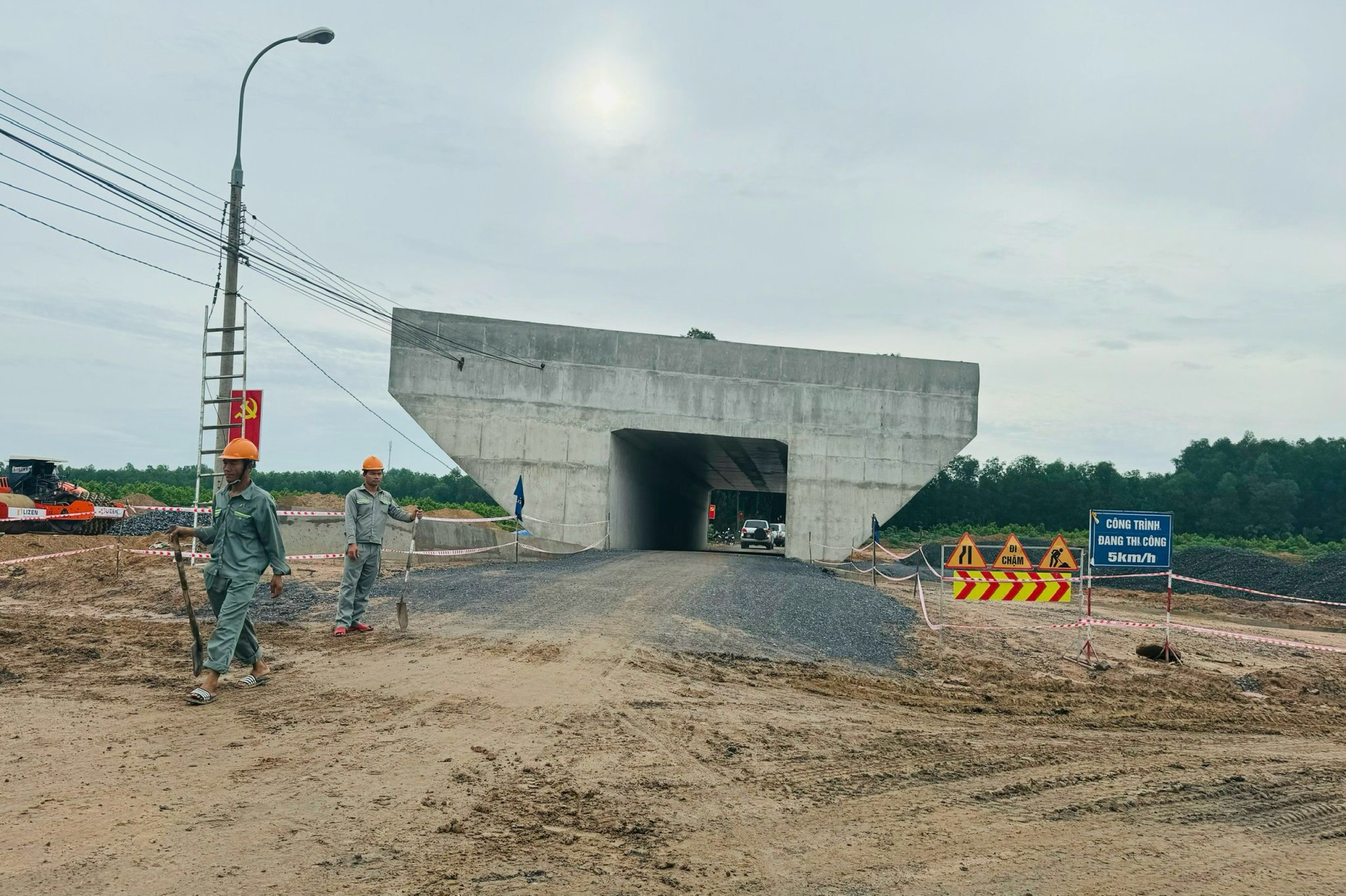 Giải quyết mặt bằng, vật liệu để đẩy nhanh tiến độ cao tốc qua Đồng Nai- Ảnh 3.