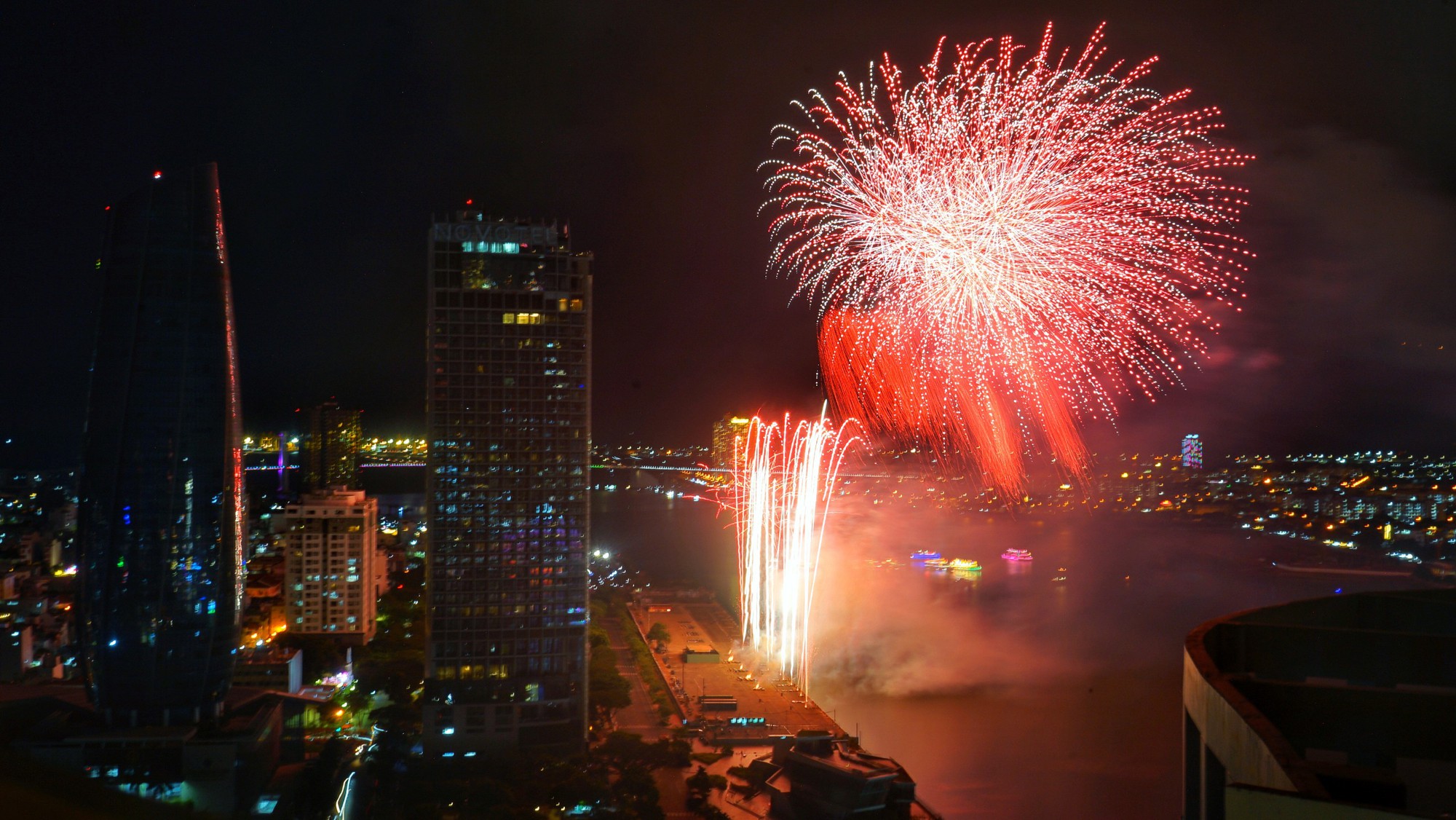 Pháo hoa Đà Nẵng 2024: Mãn nhãn màn so tài của 2 đại diện châu Âu- Ảnh 5.