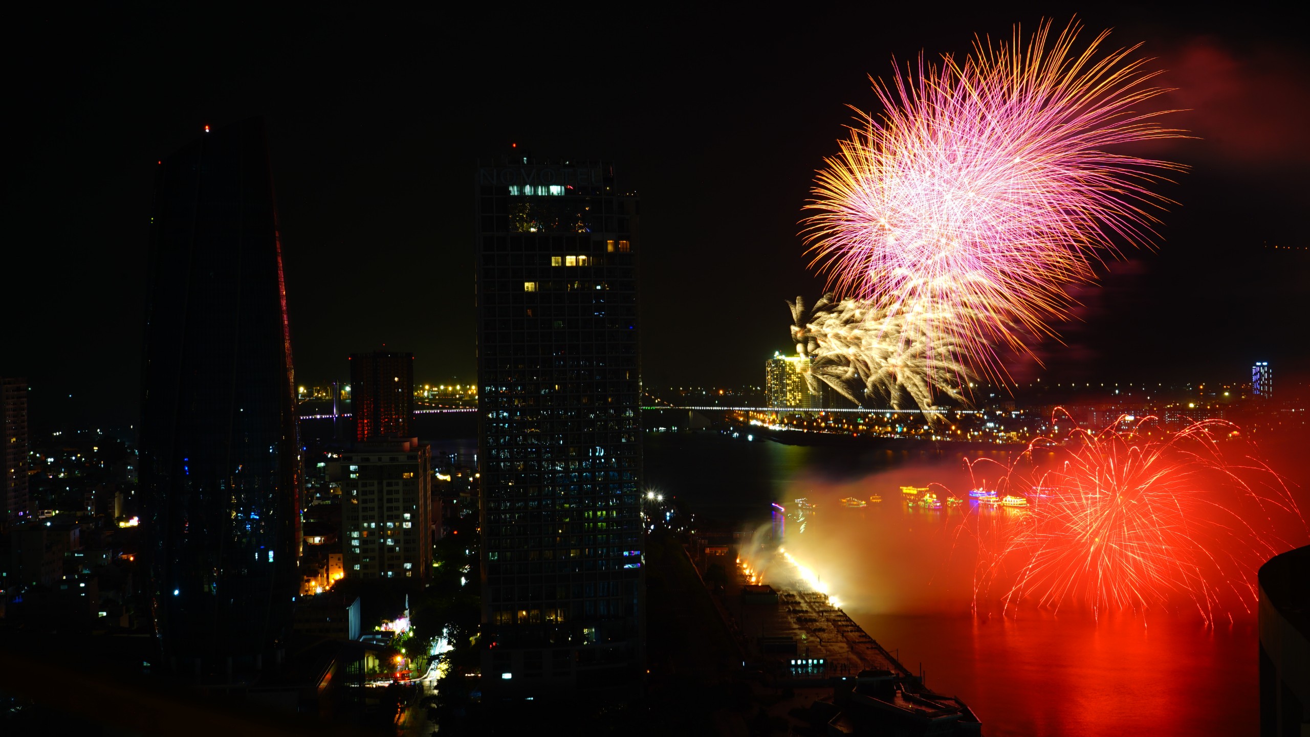 Pháo hoa Đà Nẵng 2024: Mãn nhãn màn so tài của 2 đại diện châu Âu- Ảnh 8.