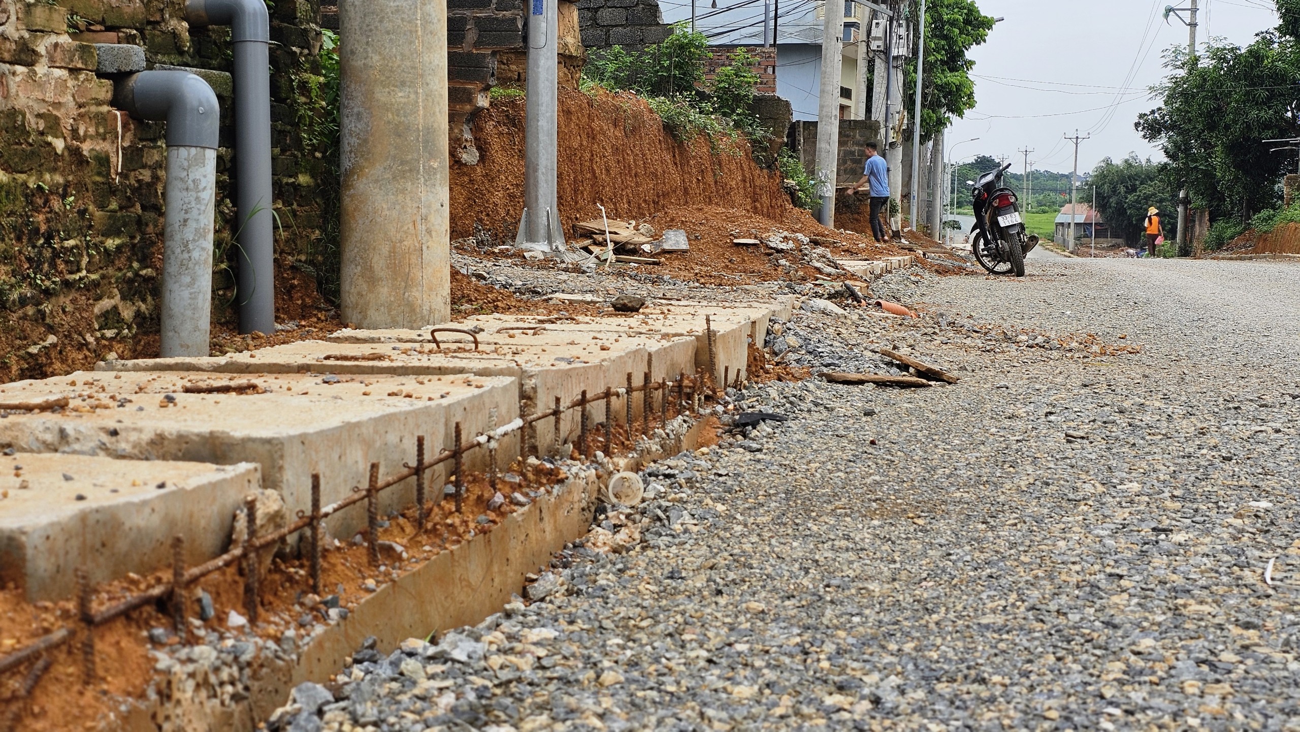 Hà Nội: Dân khổ vì dự án đường liên thôn thi công ẩu- Ảnh 3.