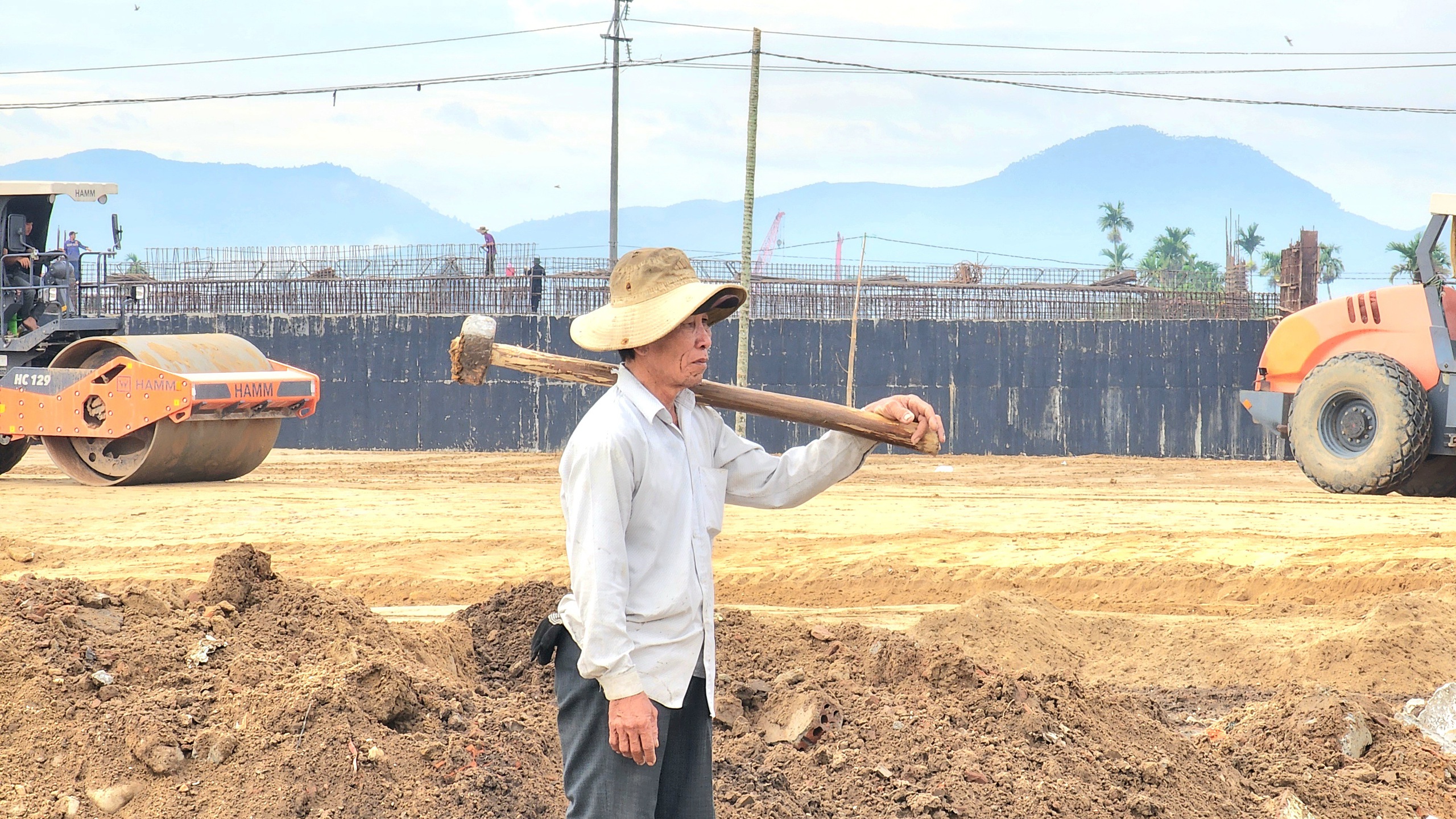 Gỡ điểm nghẽn mặt bằng lớn nhất trên cao tốc Quảng Ngãi - Hoài Nhơn- Ảnh 9.