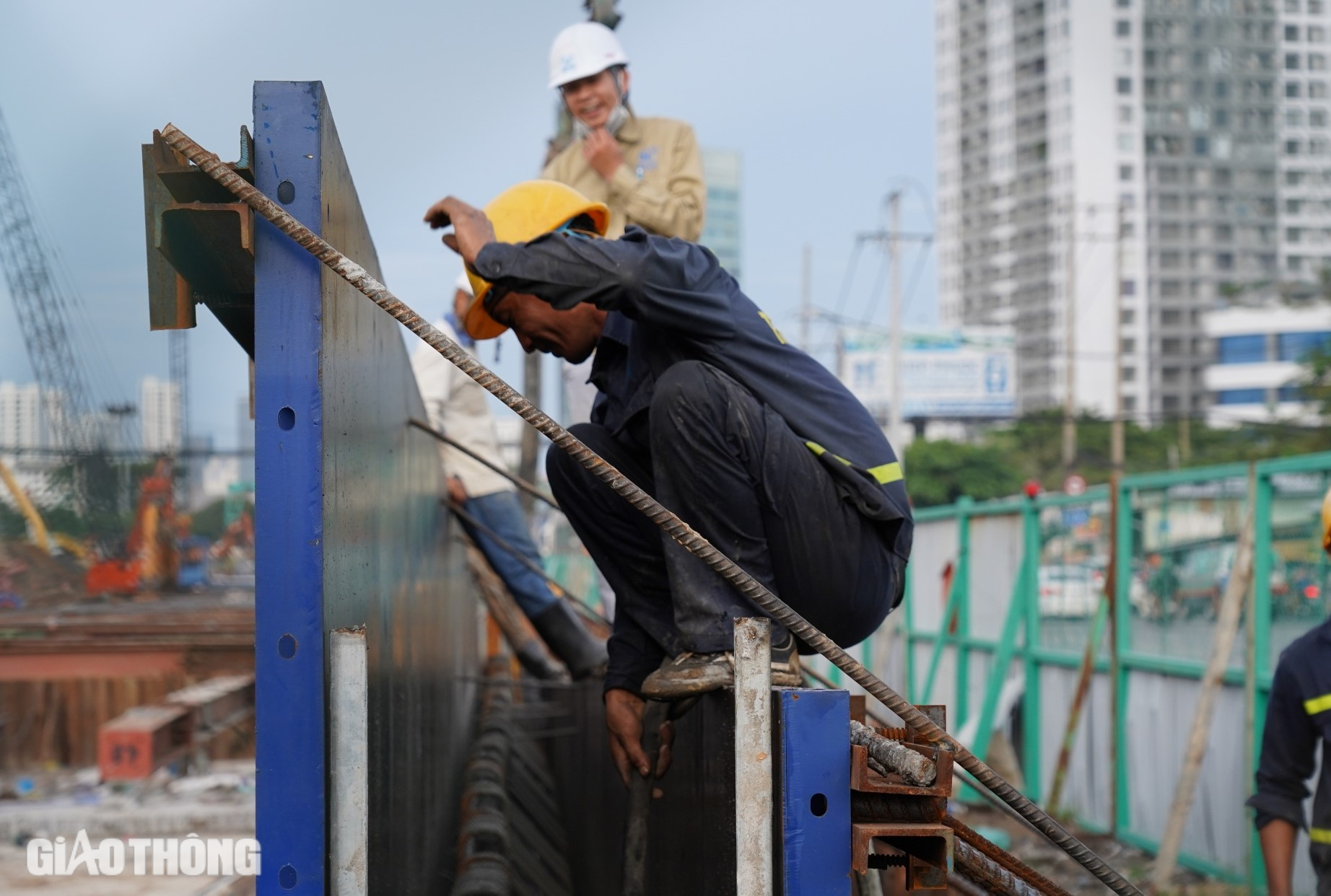 Hầm chui Nguyễn Văn Linh - Nguyễn Hữu Thọ dần thành hình, dự kiến thông xe tháng 8- Ảnh 11.