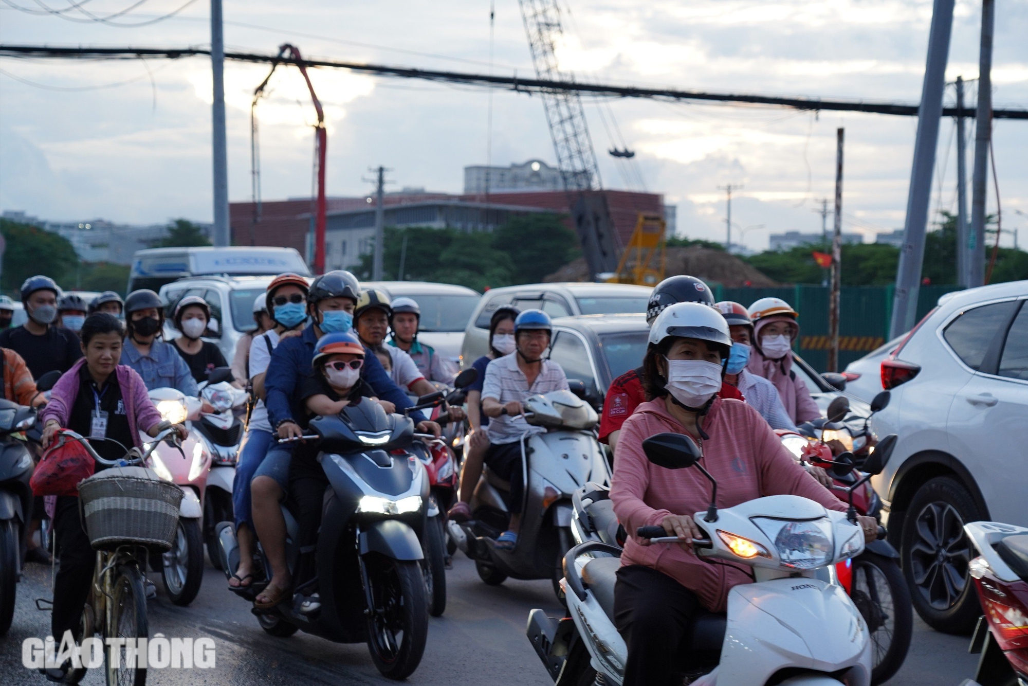 Hầm chui Nguyễn Văn Linh - Nguyễn Hữu Thọ dần thành hình, dự kiến thông xe tháng 8- Ảnh 14.