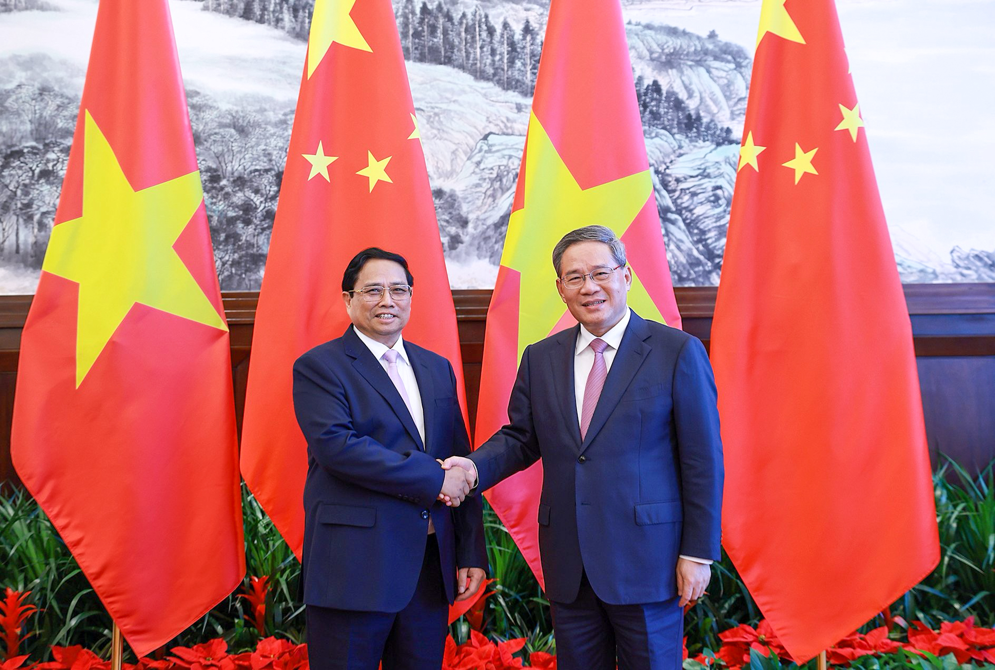 Thủ tướng đề nghị Việt - Trung đẩy nhanh kết nối hạ tầng giao thông- Ảnh 1.