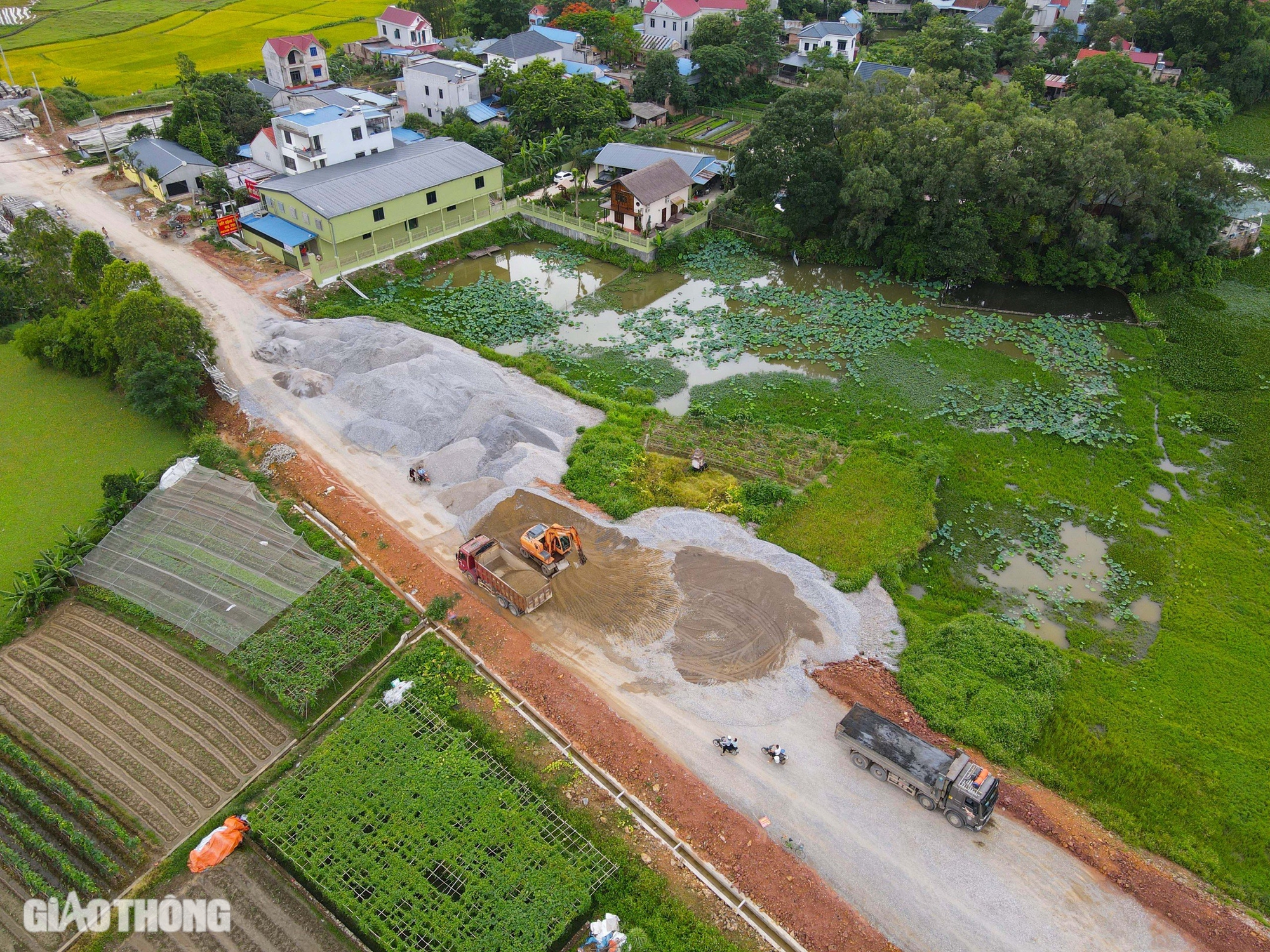 Cầu 540 tỷ nối Bắc Giang, Thái Nguyên, Vĩnh Phúc chưa thể sử dụng vì vướng 20 cột điện- Ảnh 4.