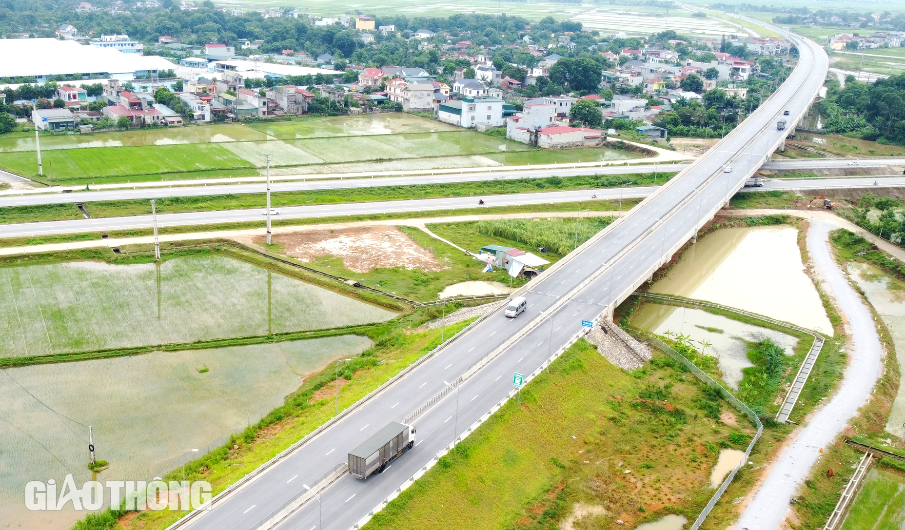 Ngắm cầu cạn đẹp nhất trên tuyến nối TP Thanh Hóa đi Nghi Sơn - Sao Vàng- Ảnh 2.