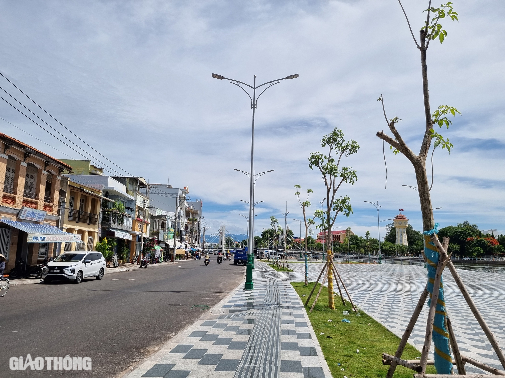 Người dân ngỡ ngàng với diện mạo mới của bờ sông Cà Ty giữa thành phố biển Phan Thiết- Ảnh 8.