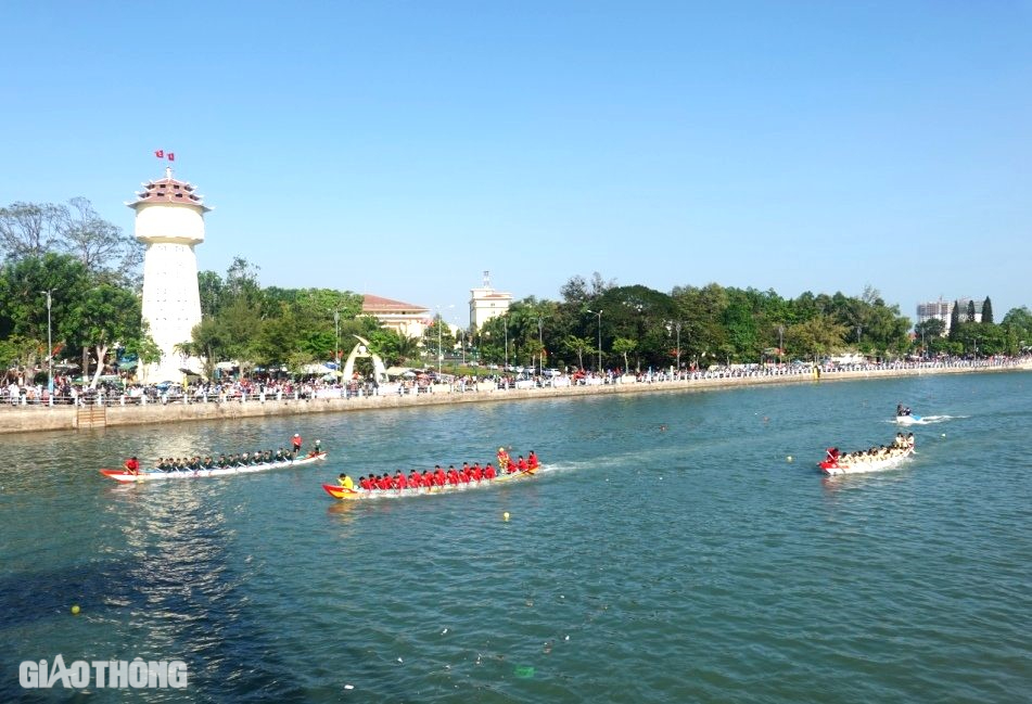 Người dân ngỡ ngàng với diện mạo mới của bờ sông Cà Ty giữa thành phố biển Phan Thiết- Ảnh 10.