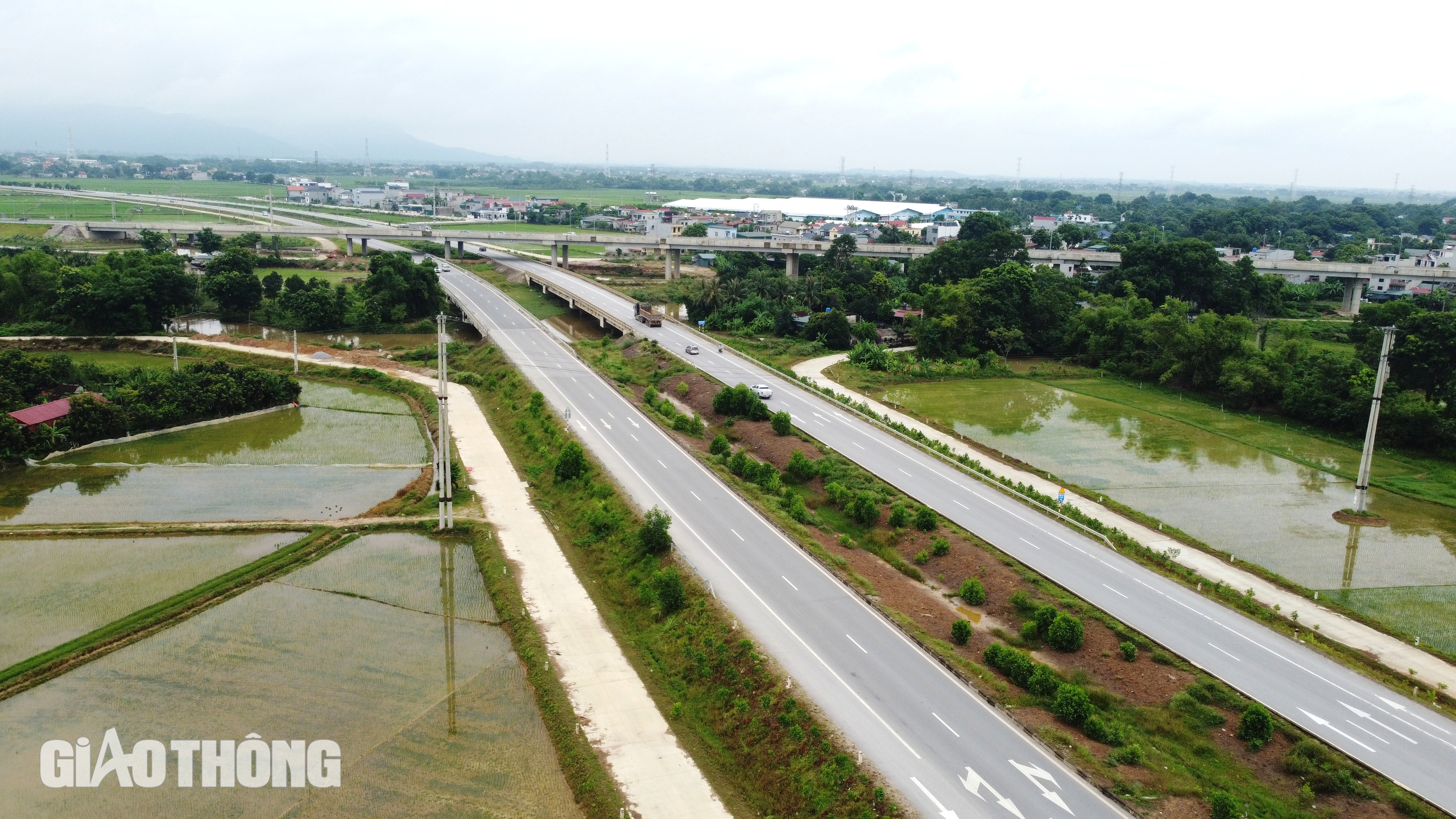 Ngắm tuyến đường nghìn tỷ ở Thanh Hóa "đẹp như tranh vẽ"- Ảnh 19.