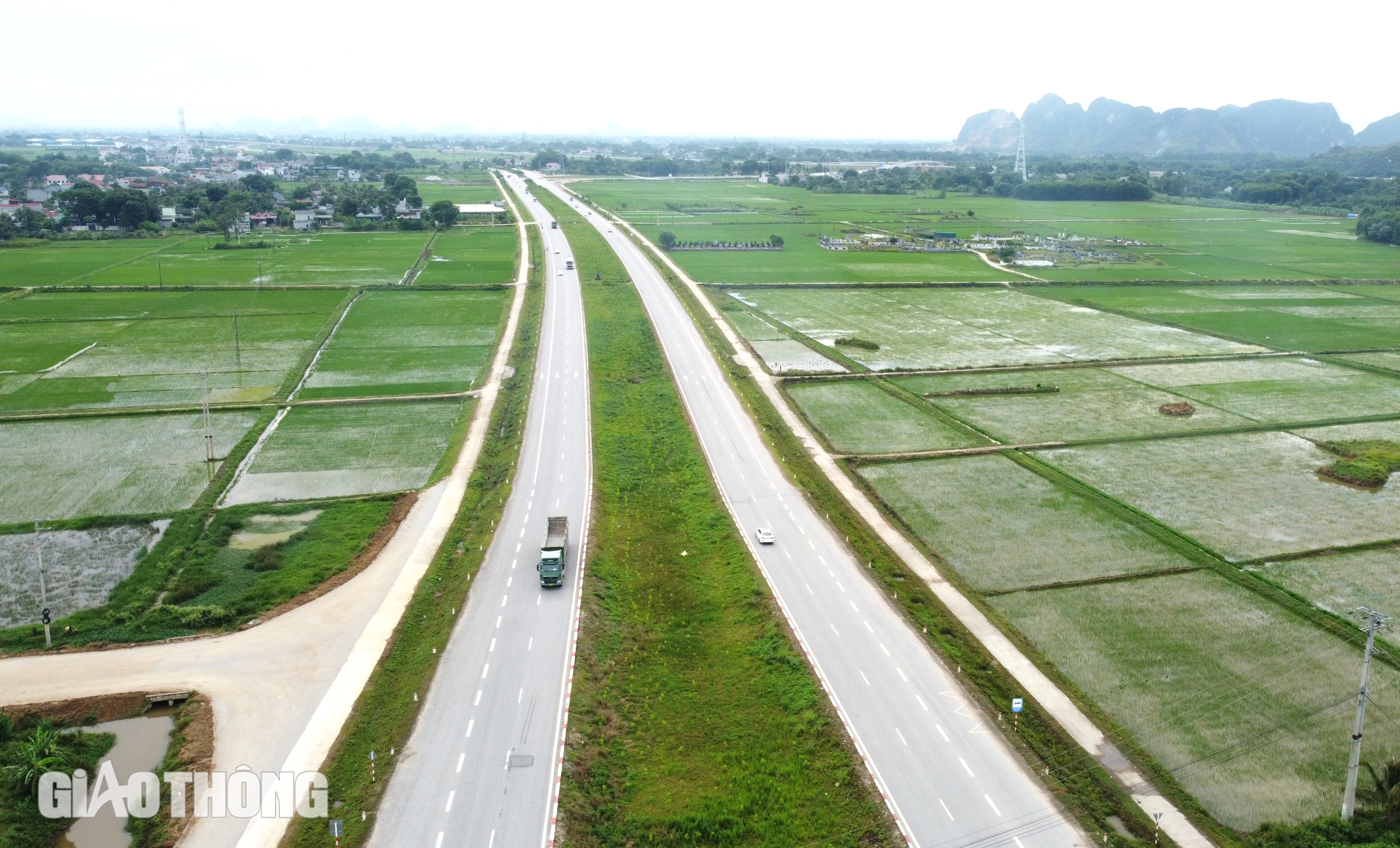 Ngắm tuyến đường nghìn tỷ ở Thanh Hóa "đẹp như tranh vẽ"- Ảnh 21.