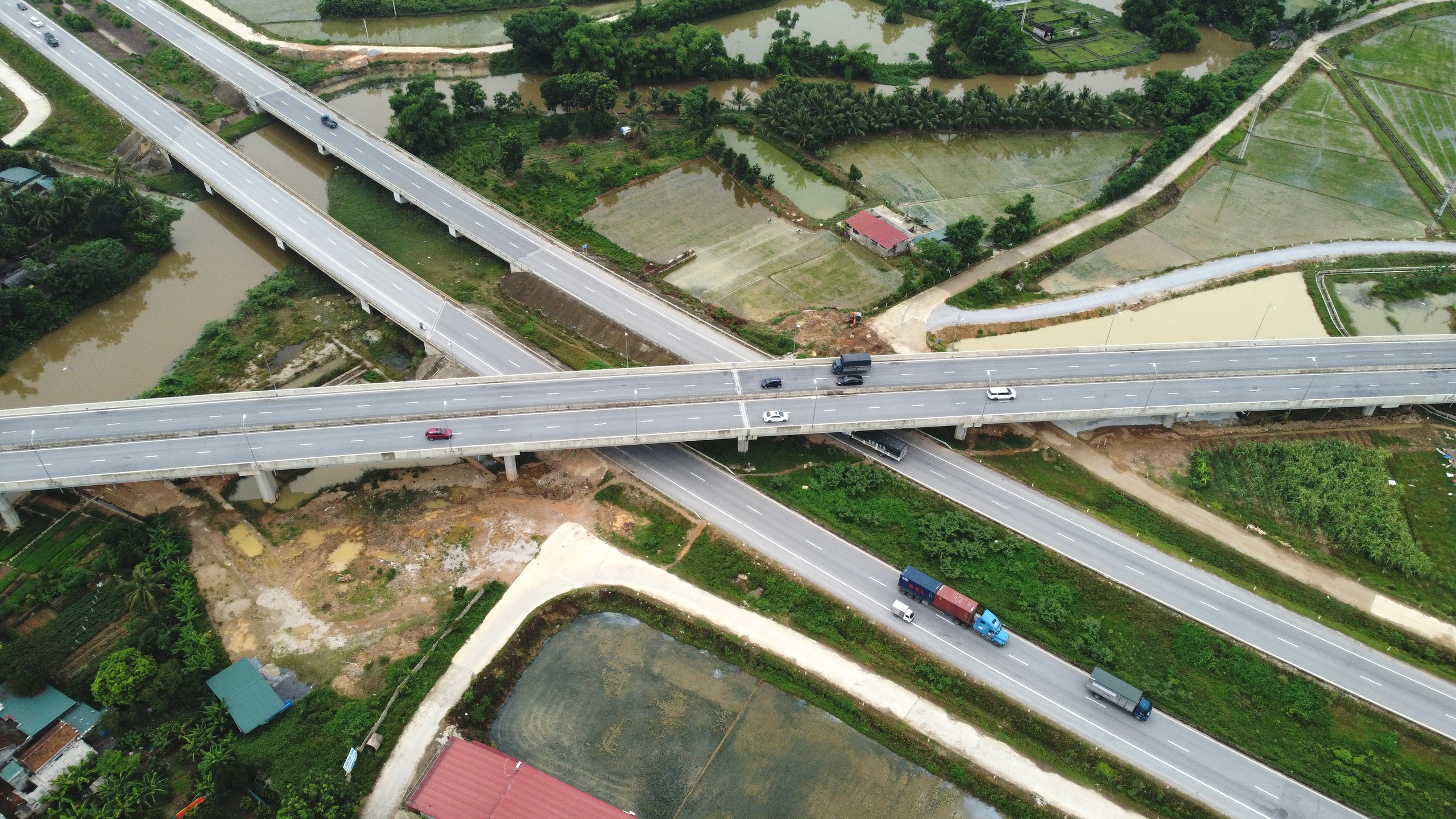 Ngắm tuyến đường nghìn tỷ ở Thanh Hóa "đẹp như tranh vẽ"- Ảnh 16.