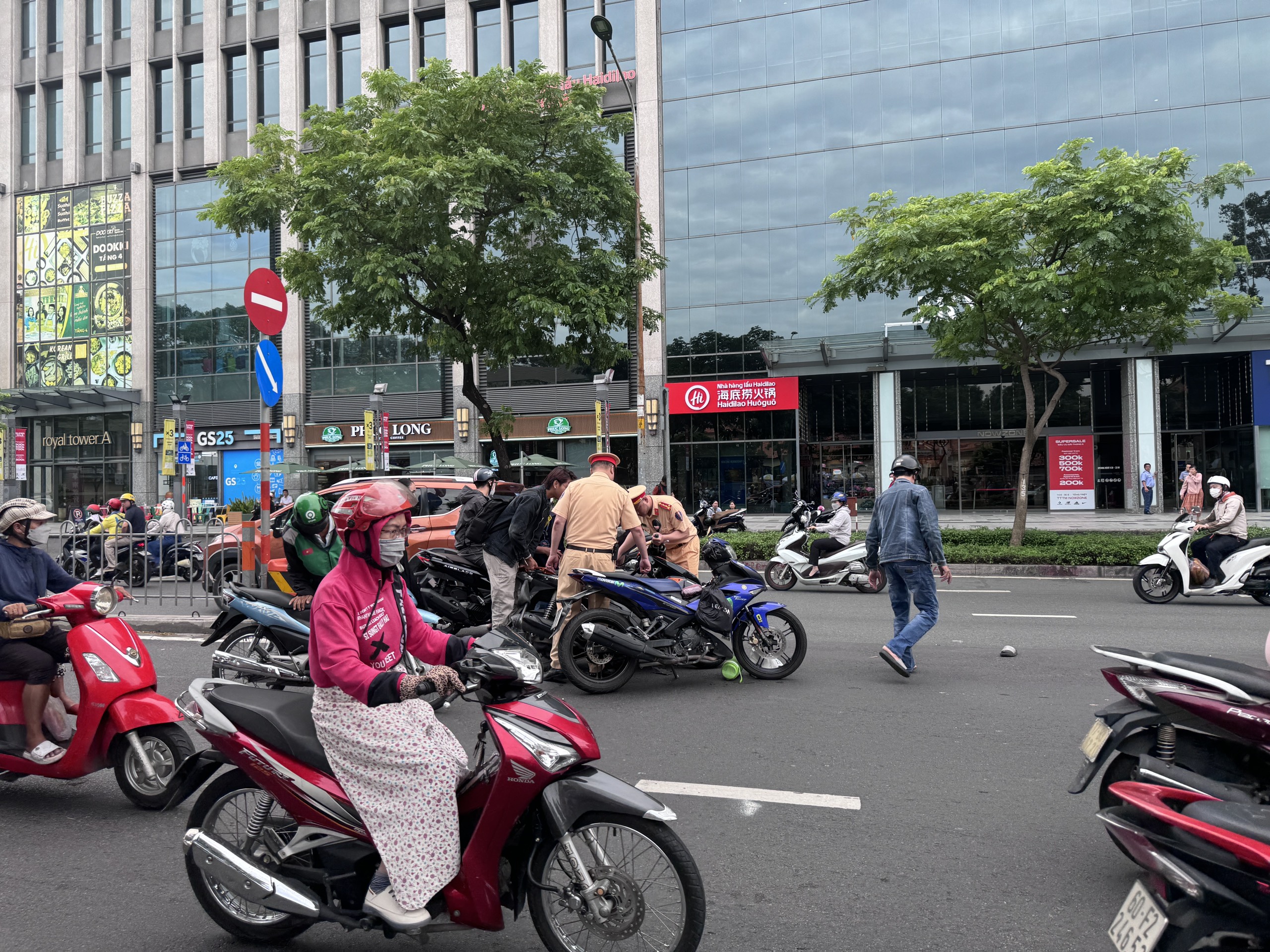 CSGT TP.HCM cảnh báo gia tăng vi phạm giao thông trong học sinh, sinh viên- Ảnh 3.