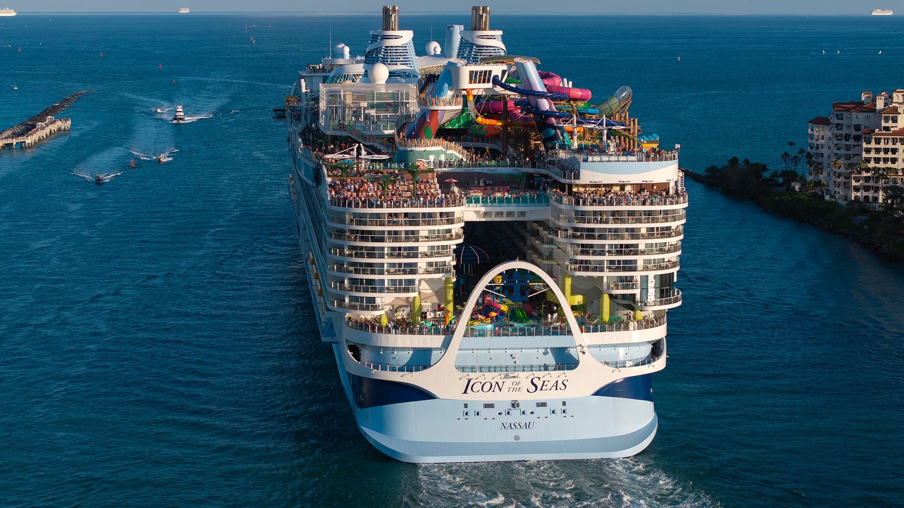 Icon of the Seas, du thuyền lớn nhất thế giới do Royal Caribbeans sở hữu, đã gặp hỏa hoạn khi đang cập cảng ở Costa Maya, Mexico. (Ảnh: CNN)