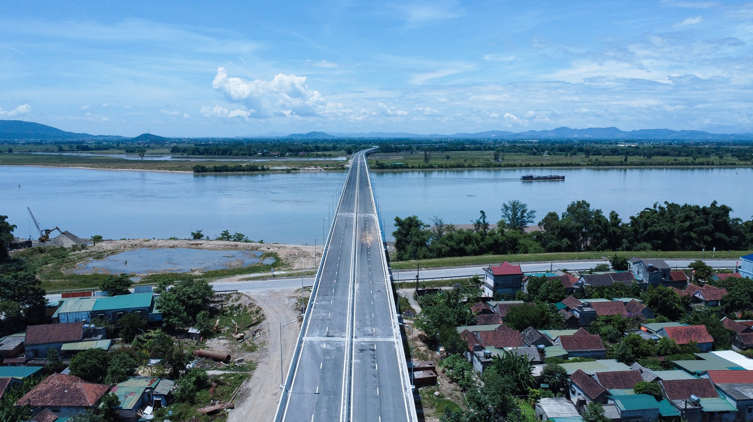 Phương tiện lưu thông trên cao tốc về Hà Tĩnh lưu ý điều gì?- Ảnh 2.