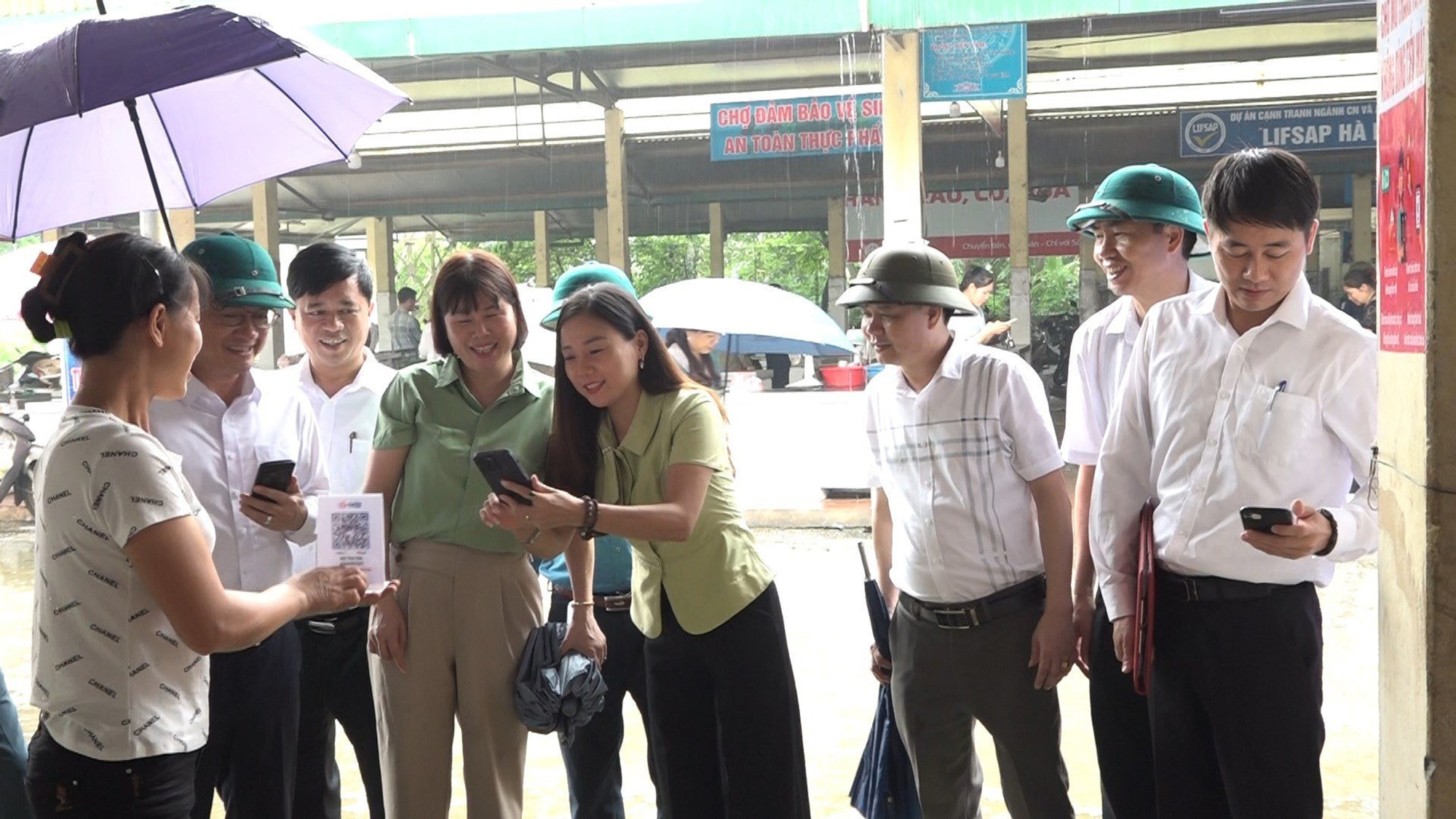 Nông dân lên mạng ào ào chốt đơn- Ảnh 1.