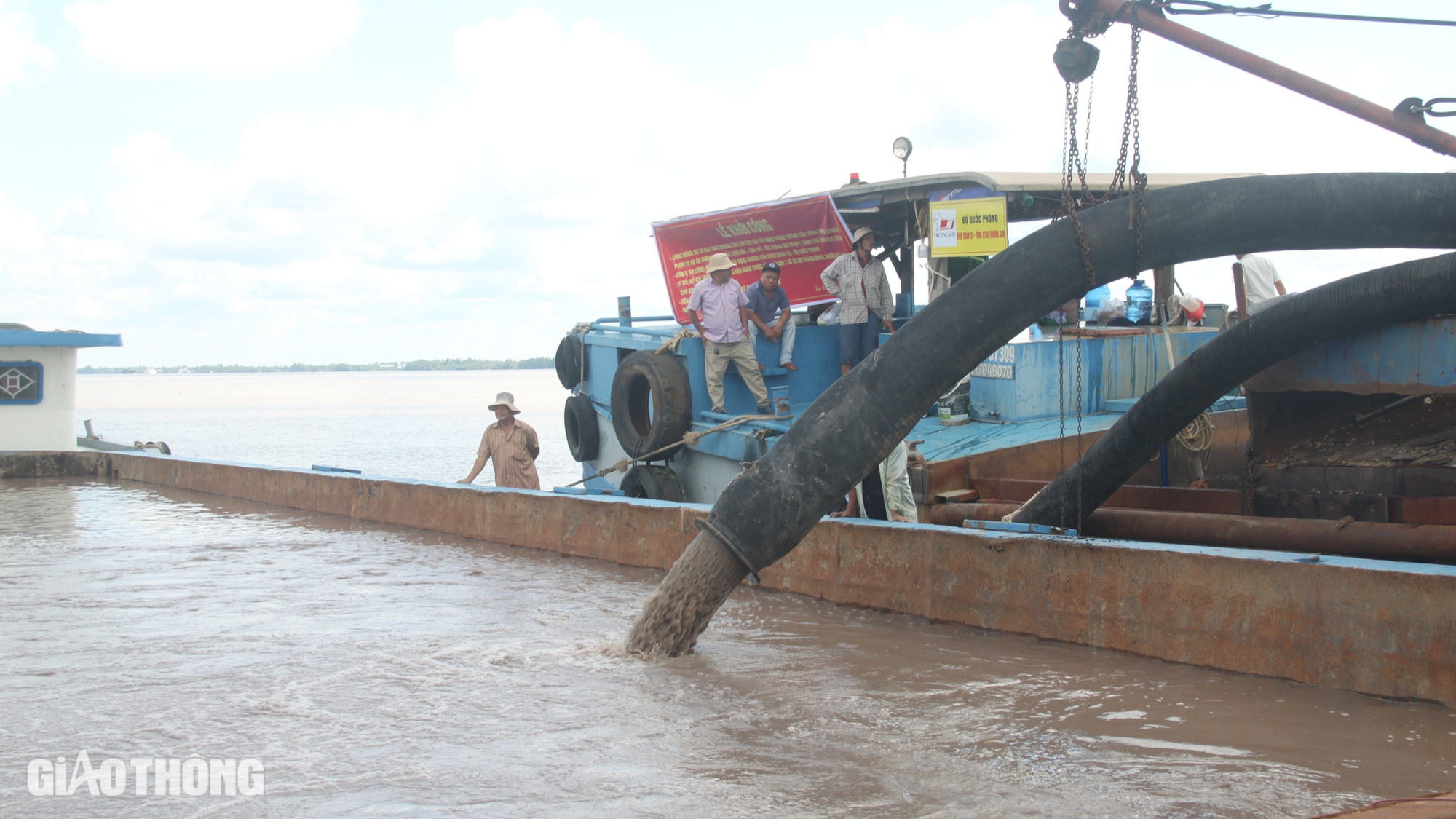 Khai thác mỏ cát sông phục vụ thi công cao tốc qua Sóc Trăng- Ảnh 3.