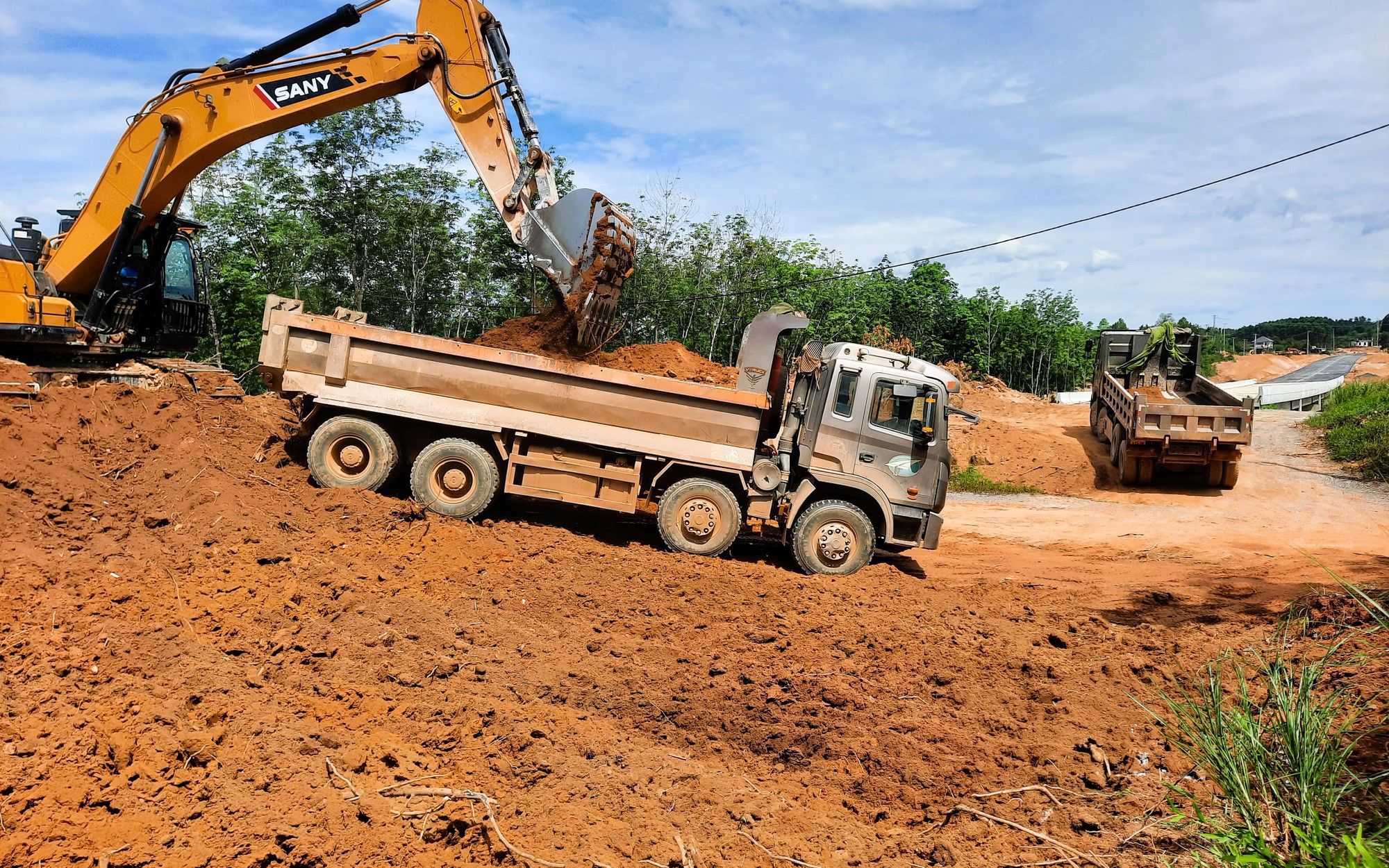 Thông mặt bằng phía Nam cầu Rào Trường trên cao tốc Vạn Ninh - Cam Lộ