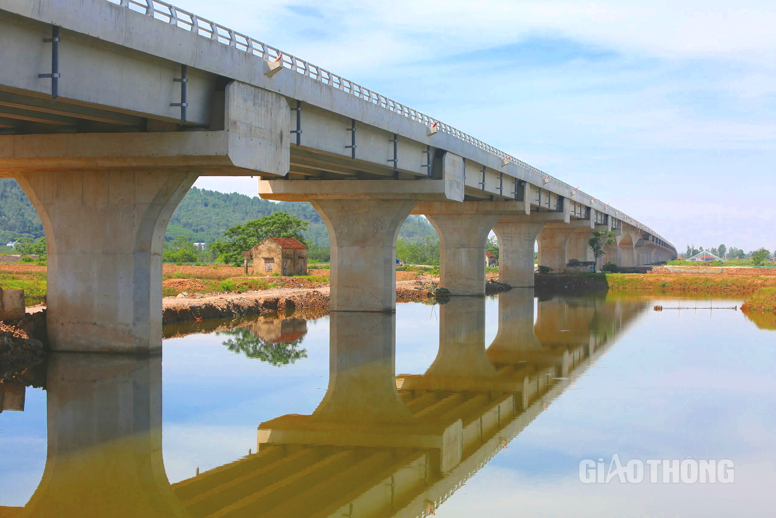 Ngắm cây cầu vượt cạn dài nhất Thanh Hoá- Ảnh 1.