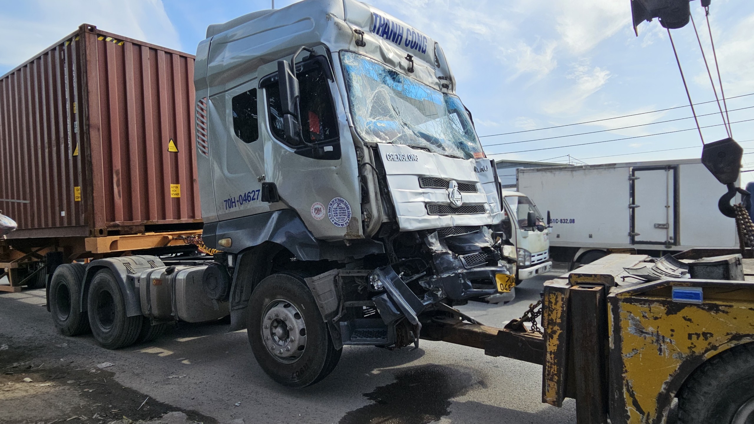 Tai nạn liên hoàn trên QL22: 5 xe hư hỏng nặng, giao thông kẹt cứng- Ảnh 1.