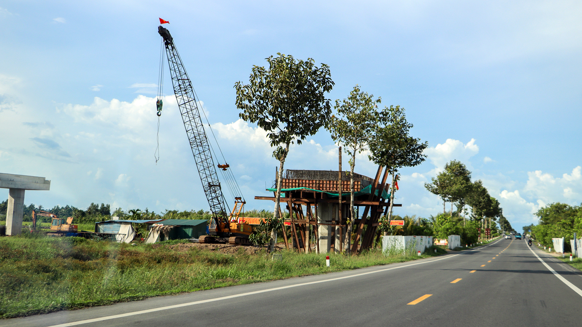 Bí thư Hậu Giang kiểm tra tiến độ thi công cao tốc trục ngang- Ảnh 1.