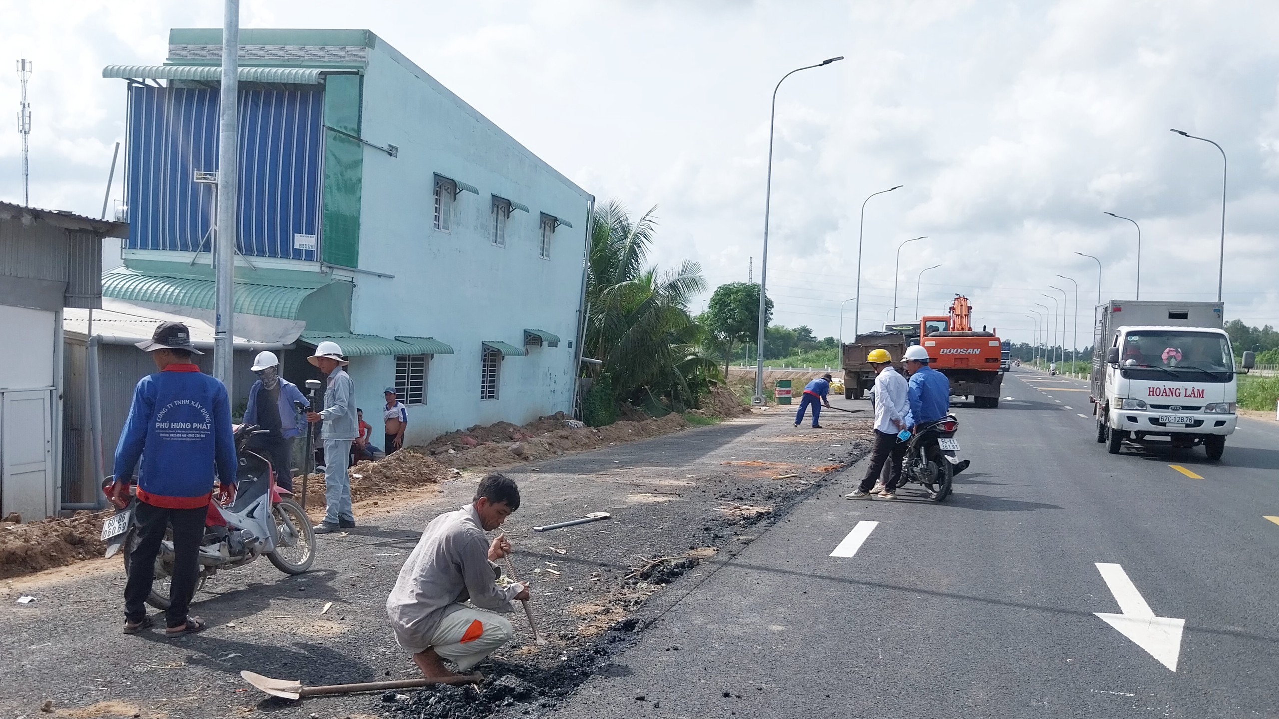 Thi công 280m cuối cùng trên tuyến tránh TP Long Xuyên- Ảnh 2.