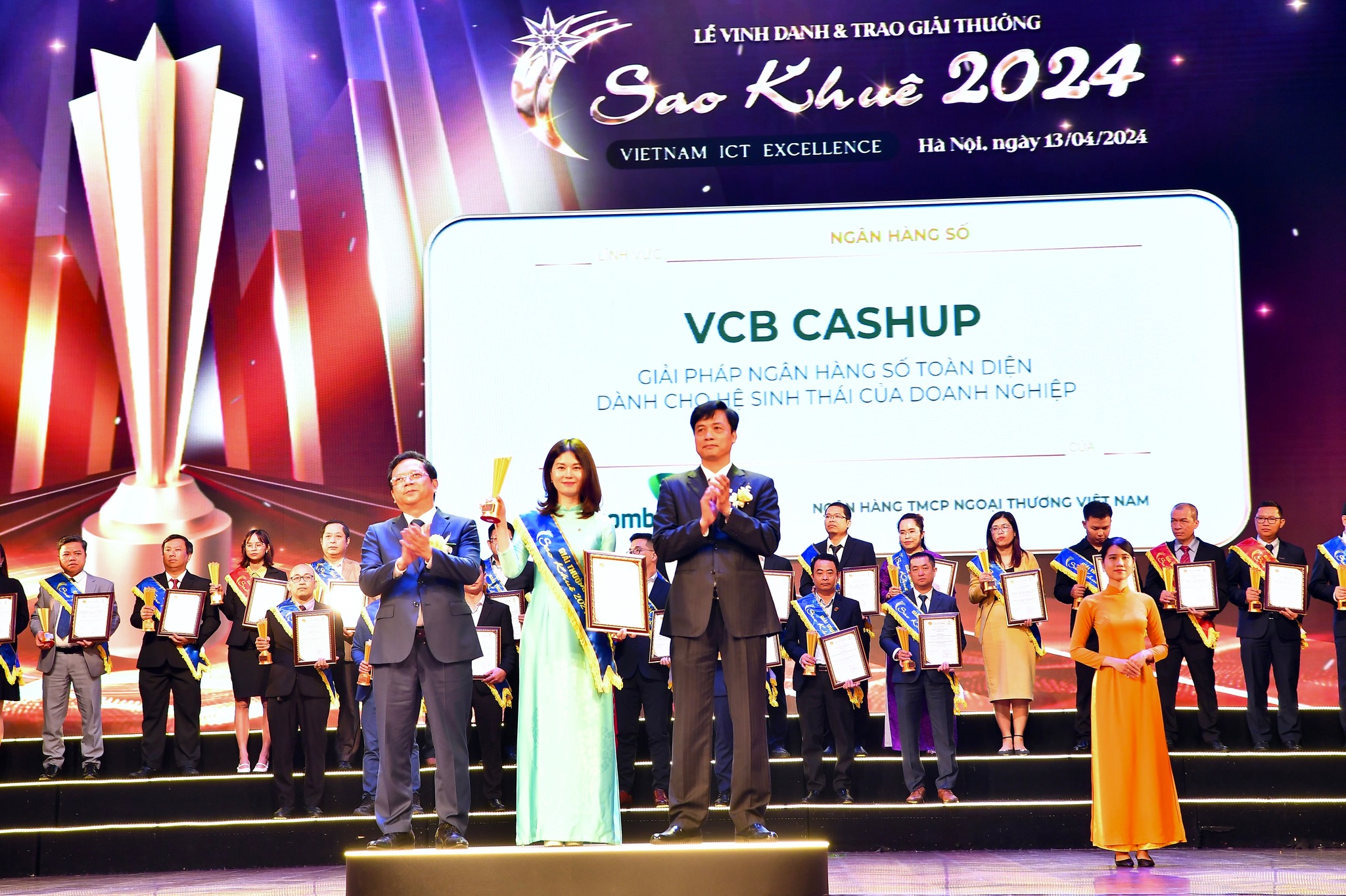 Vietcombank dẫn đầu xu hướng chuyển đổi số- Ảnh 3. Vietcombank dẫn đầu xu hướng chuyển đổi số- Ảnh 3.