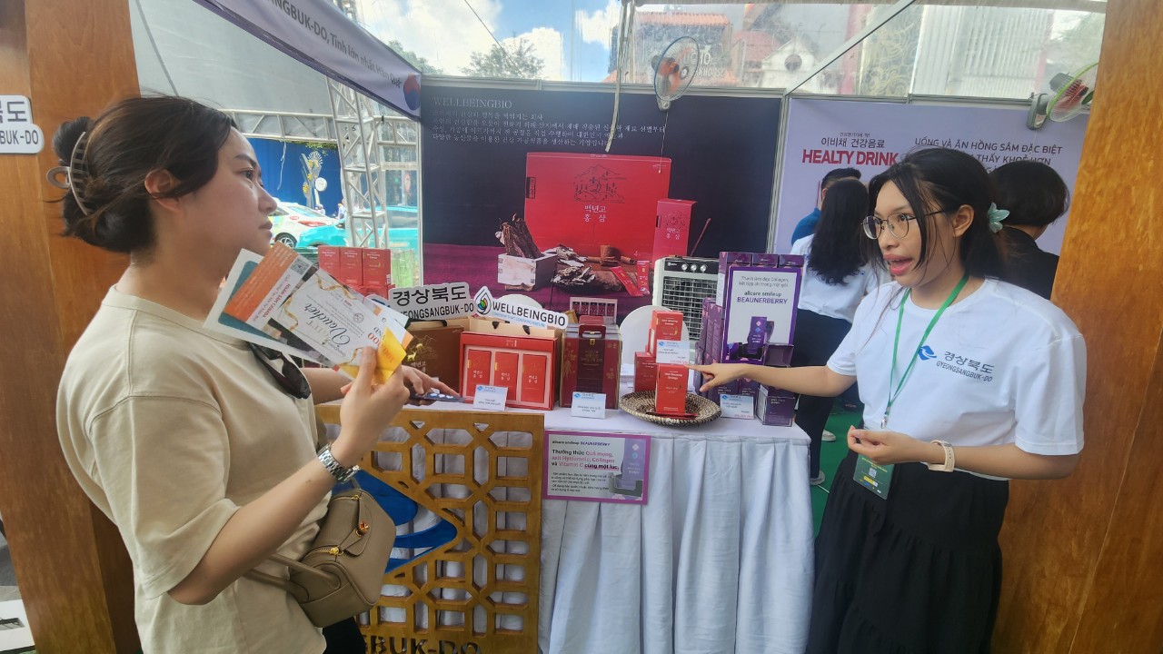 Ấn tượng tỏi, sâm Hàn Quốc tại lễ hội "Sâm và hương liệu, dược liệu quốc tế"- Ảnh 4. Ấn tượng tỏi, sâm Hàn Quốc tại lễ hội "Sâm và hương liệu, dược liệu quốc tế"- Ảnh 4.