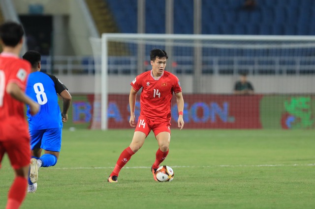 Việt Nam vs Philippines: Chiến thắng cảm xúc trong ngày ra mắt HLV Kim Sang-sik - Ảnh 7. Việt Nam vs Philippines: Chiến thắng cảm xúc trong ngày ra mắt HLV Kim Sang-sik - Ảnh 7.