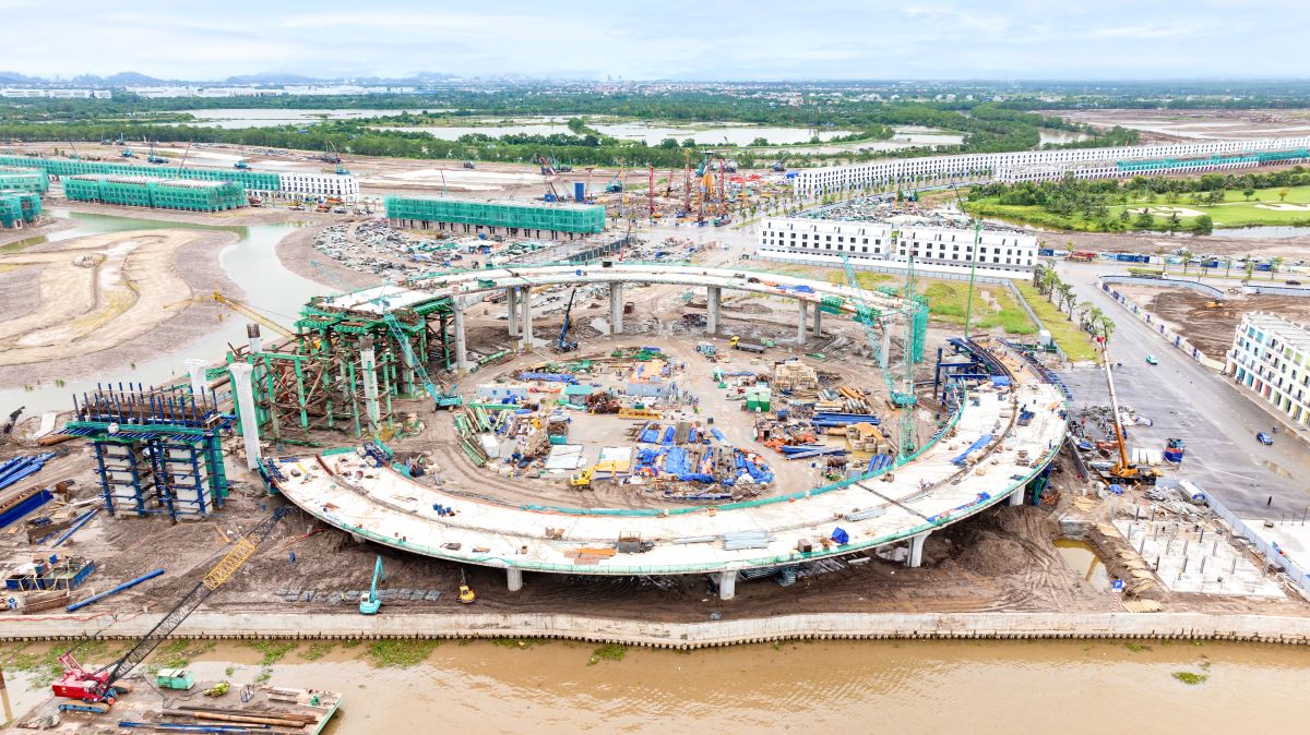 Cầu Hoàng Gia hoàn thành giúp bất động sản Vinhomes Royal Island “cất cánh”- Ảnh 3. Cầu Hoàng Gia hoàn thành giúp bất động sản Vinhomes Royal Island “cất cánh”- Ảnh 3.