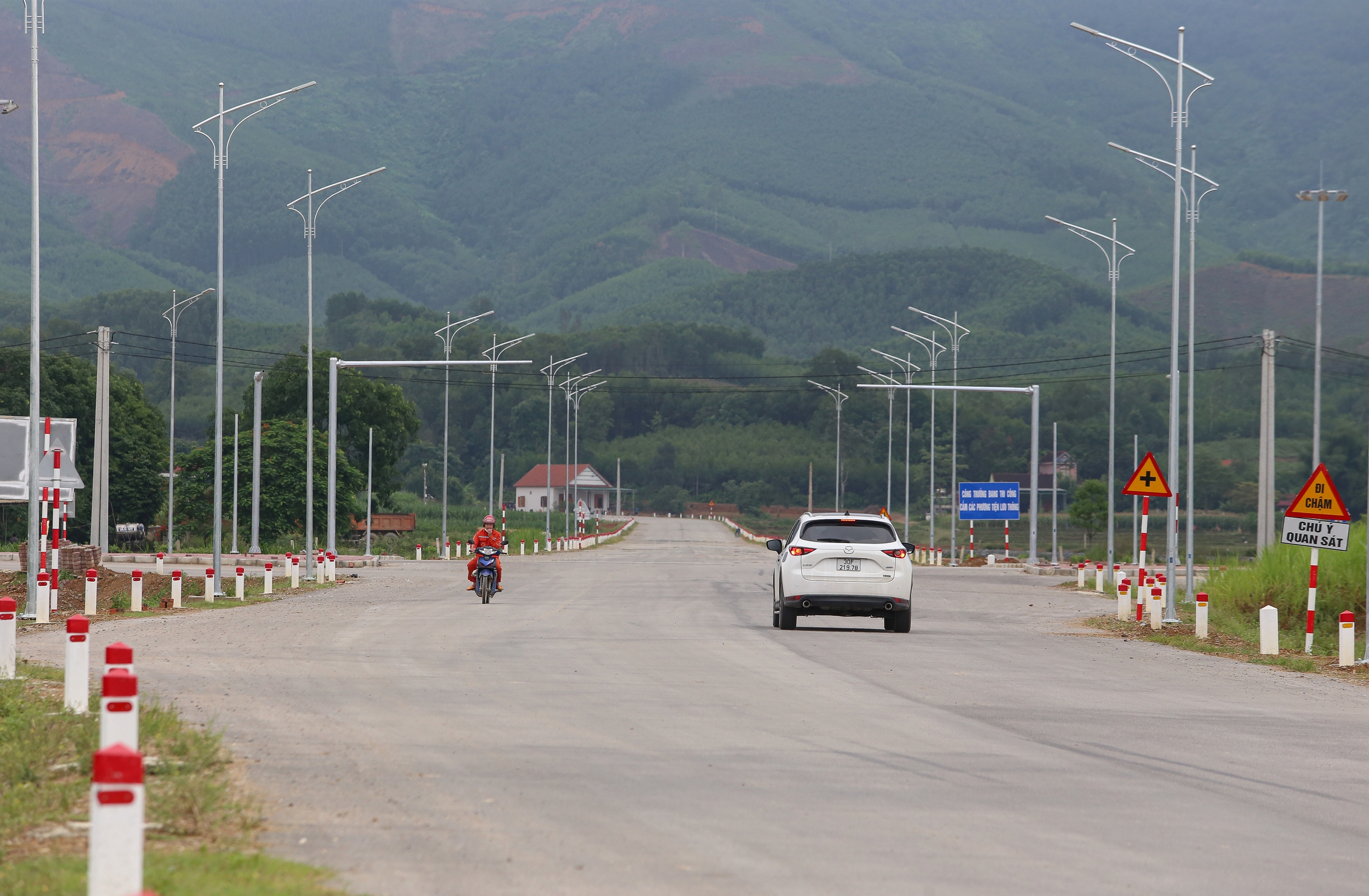 Toàn cảnh tuyến đường hơn 700 tỷ đồng, vượt tiến độ 17 tháng ở Nghệ An- Ảnh 10.