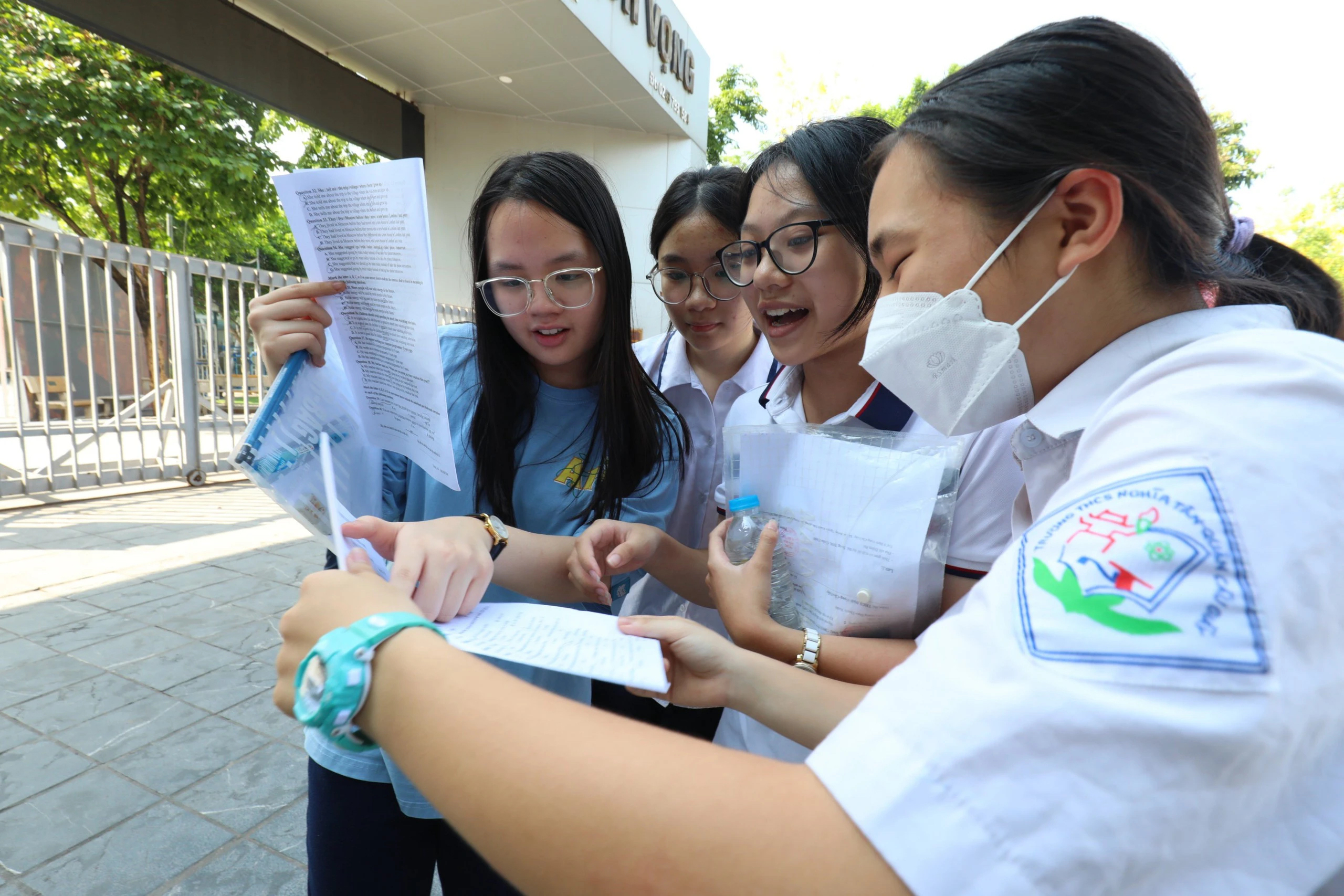 Các thí sinh tham dự kỳ thi tuyển sin