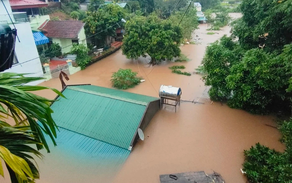 Quảng Ninh: Nước sông dâng cao, nhiều nơi nhà ngập, đường sạt lở- Ảnh 2.