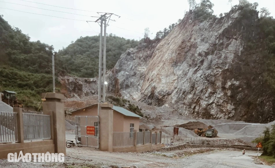 Điện Biên: Mỏ đá chờ cấp phép nổ mìn, xe chở có ngọn vẫn nườm nượp- Ảnh 3.