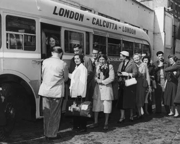 Ban đầu, tuyến xe buýt chỉ dài khoảng 10.000km, đi qua 12 quốc gia đến điểm cuối là TP Kolkata, phía đông Ấn Độ. Từ năm 1968, tuyến được kéo dài lộ trình đến Australia. (Ảnh: Secret London)