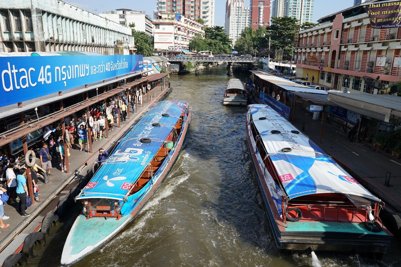 Kể từ tháng 7, hành khách di chuyển tại Bangkok (Thái Lan) hoàn toàn có thể gọi taxi điện chạy trên sông qua ứng dụng như taxi công nghệ thông thường. (Ảnh: ThaiPBS)