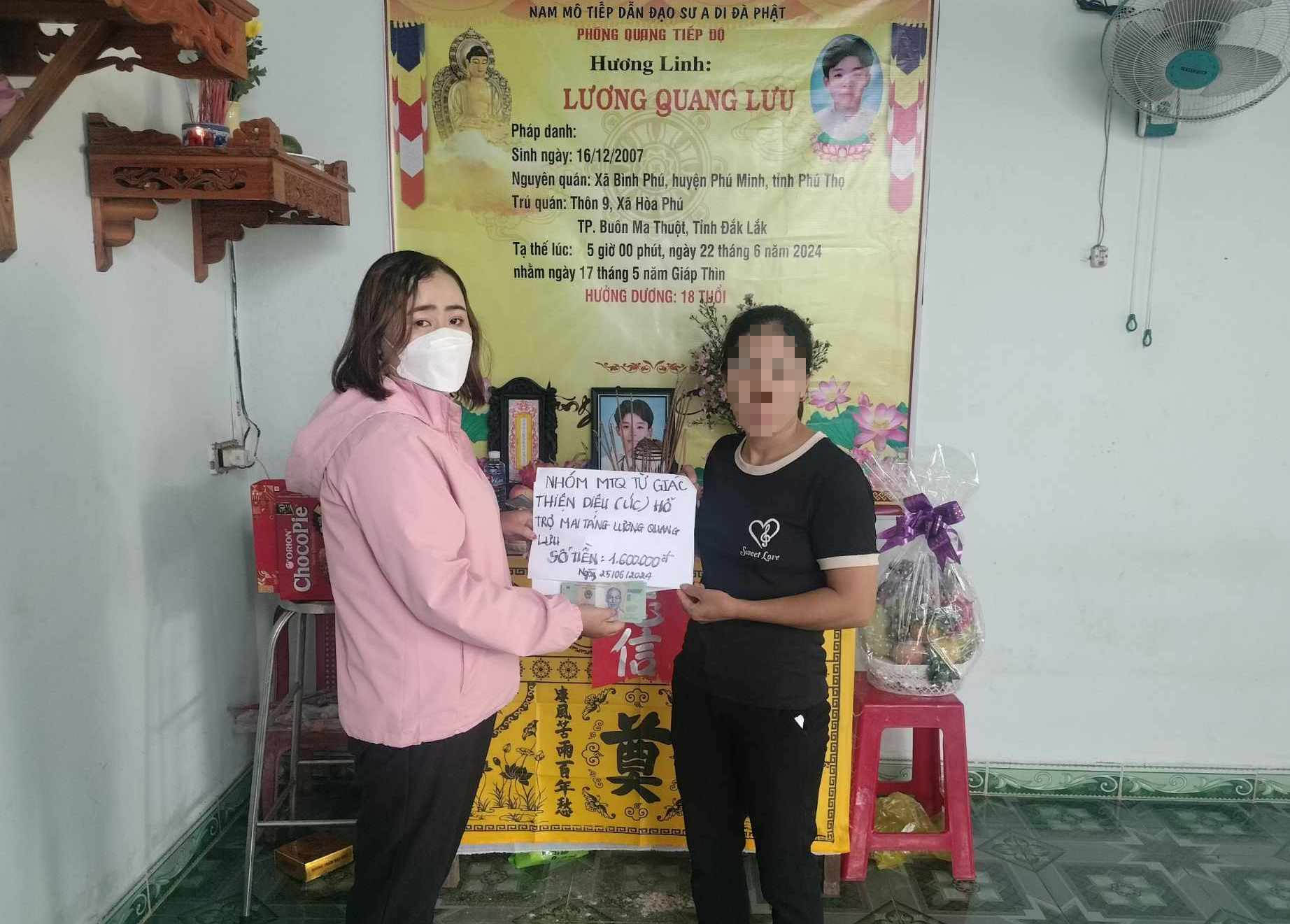 Truy tìm kẻ chiếm đoạt tiền hỗ trợ của người phụ nữ có chồng con thương vong sau tai nạn- Ảnh 1. Truy tìm kẻ chiếm đoạt tiền hỗ trợ của người phụ nữ có chồng con thương vong sau tai nạn- Ảnh 1.