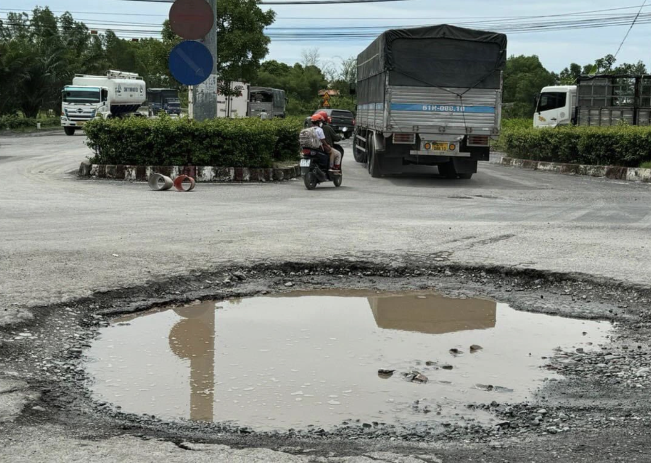 Đồng Nai dùng vốn ngân sách để xóa ổ voi trên tuyến đường qua nhà máy nước Thiện Tân- Ảnh 2.