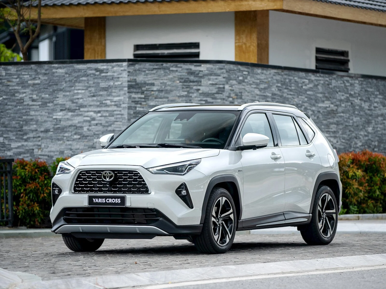 Toyota Yaris Cross HEV bất ngờ khan hàng tại đại lý- Ảnh 1.